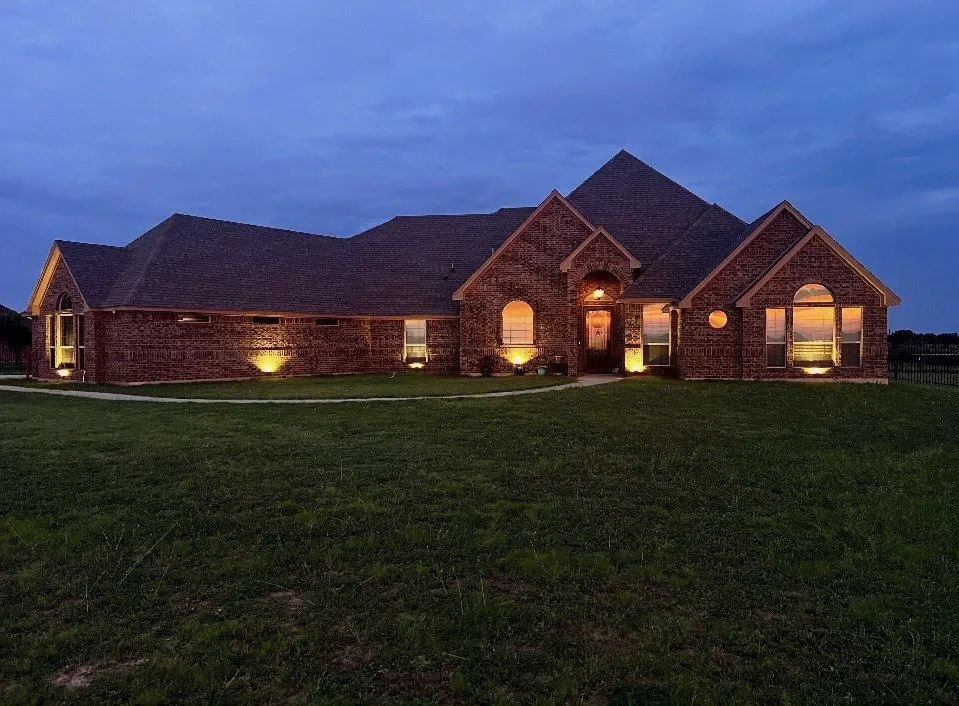 Single Family Residence For Sale in Tarrant County , 5713 Fogata Lane, Fort Worth, Texas 76036, 4 Bedroom, 3 Bathroom, 3 Garage spaces, 2,529 Sqft, built in 2016, mls#21298145, Real Estate Agent in Fort Worth, Homes For Sale in Tarrant county, Homes For Sale in Fort Worth, Realtor in Fort Worth Texas, Real Estate Brokerage Independent Realty Texas, Luminita Cordes Realtor