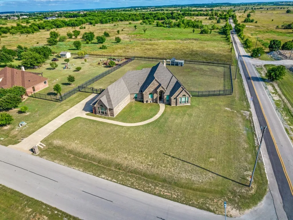 Single Family Residence For Sale in Tarrant County , 5713 Fogata Lane, Fort Worth, Texas 76036, 4 Bedroom, 3 Bathroom, 3 Garage spaces, 2,529 Sqft, built in 2016, mls#21298145, Real Estate Agent in Fort Worth, Homes For Sale in Tarrant county, Homes For Sale in Fort Worth, Realtor in Fort Worth Texas, Real Estate Brokerage Independent Realty Texas, Luminita Cordes Realtor