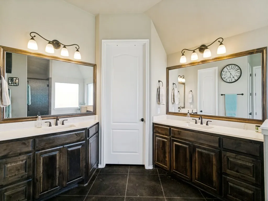 Single Family Residence For Sale in Tarrant County , 5713 Fogata Lane, Fort Worth, Texas 76036, 4 Bedroom, 3 Bathroom, 3 Garage spaces, 2,529 Sqft, built in 2016, mls#21298145, Real Estate Agent in Fort Worth, Homes For Sale in Tarrant county, Homes For Sale in Fort Worth, Realtor in Fort Worth Texas, Real Estate Brokerage Independent Realty Texas, Luminita Cordes Realtor