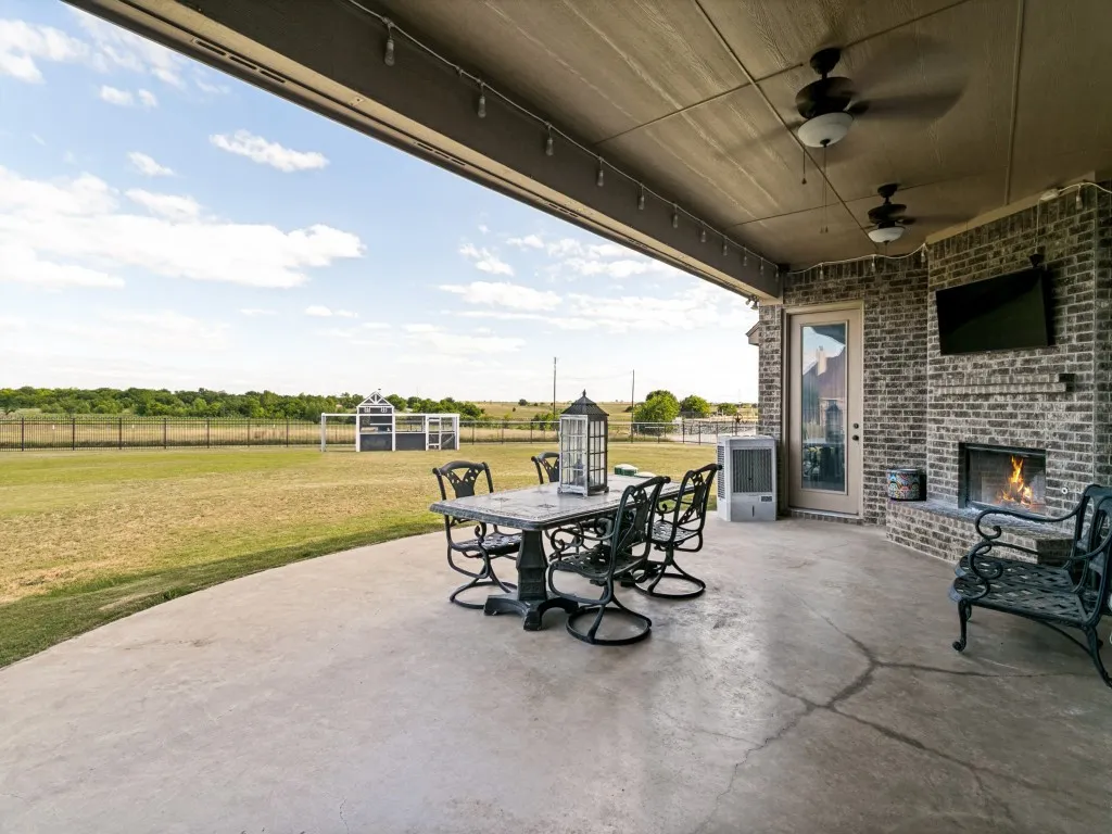 Single Family Residence For Sale in Tarrant County , 5713 Fogata Lane, Fort Worth, Texas 76036, 4 Bedroom, 3 Bathroom, 3 Garage spaces, 2,529 Sqft, built in 2016, mls#21298145, Real Estate Agent in Fort Worth, Homes For Sale in Tarrant county, Homes For Sale in Fort Worth, Realtor in Fort Worth Texas, Real Estate Brokerage Independent Realty Texas, Luminita Cordes Realtor