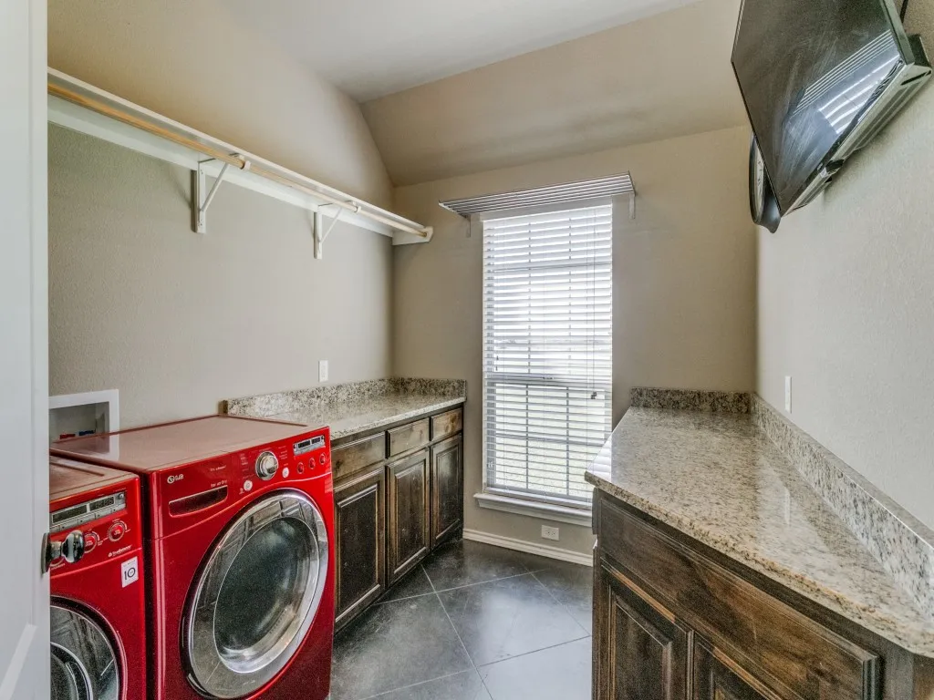 Single Family Residence For Sale in Tarrant County , 5713 Fogata Lane, Fort Worth, Texas 76036, 4 Bedroom, 3 Bathroom, 3 Garage spaces, 2,529 Sqft, built in 2016, mls#21298145, Real Estate Agent in Fort Worth, Homes For Sale in Tarrant county, Homes For Sale in Fort Worth, Realtor in Fort Worth Texas, Real Estate Brokerage Independent Realty Texas, Luminita Cordes Realtor
