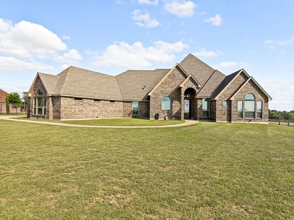 Single Family Residence For Sale in Tarrant County , 5713 Fogata Lane, Fort Worth, Texas 76036, 4 Bedroom, 3 Bathroom, 3 Garage spaces, 2,529 Sqft, built in 2016, mls#21298145, Real Estate Agent in Fort Worth, Homes For Sale in Tarrant county, Homes For Sale in Fort Worth, Realtor in Fort Worth Texas, Real Estate Brokerage Independent Realty Texas, Luminita Cordes Realtor