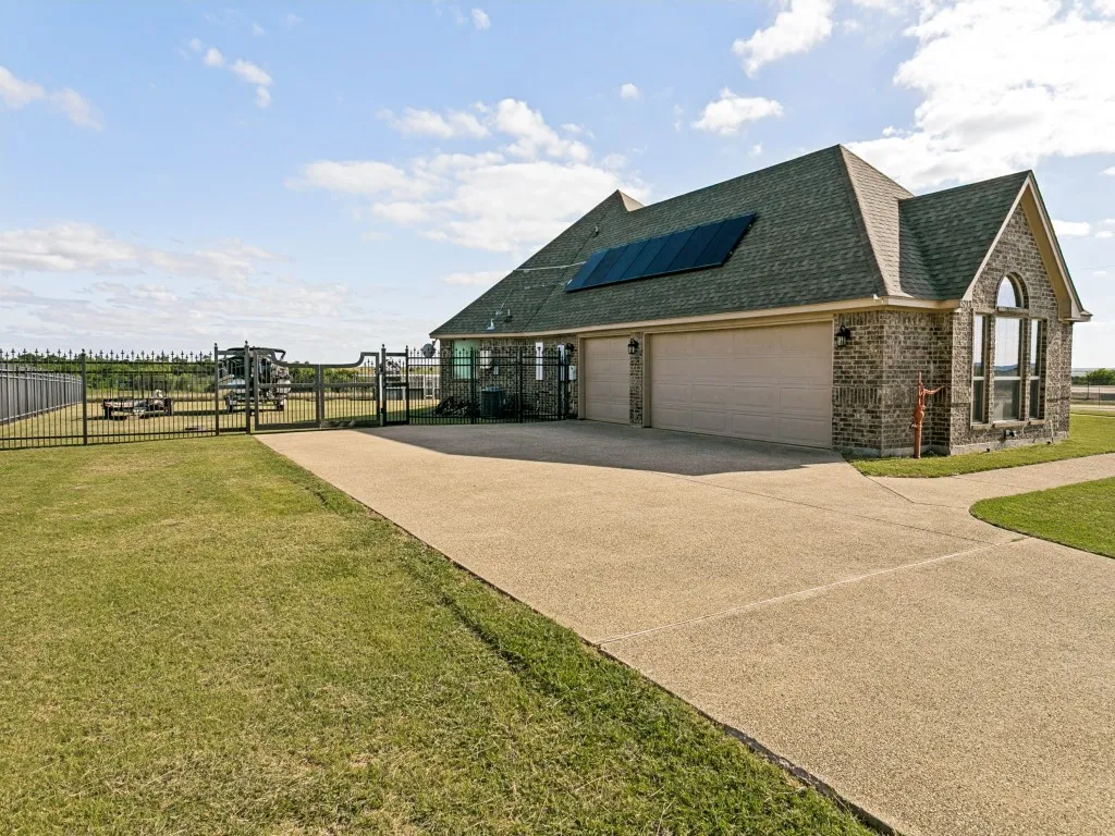 Single Family Residence For Sale in Tarrant County , 5713 Fogata Lane, Fort Worth, Texas 76036, 4 Bedroom, 3 Bathroom, 3 Garage spaces, 2,529 Sqft, built in 2016, mls#21298145, Real Estate Agent in Fort Worth, Homes For Sale in Tarrant county, Homes For Sale in Fort Worth, Realtor in Fort Worth Texas, Real Estate Brokerage Independent Realty Texas, Luminita Cordes Realtor