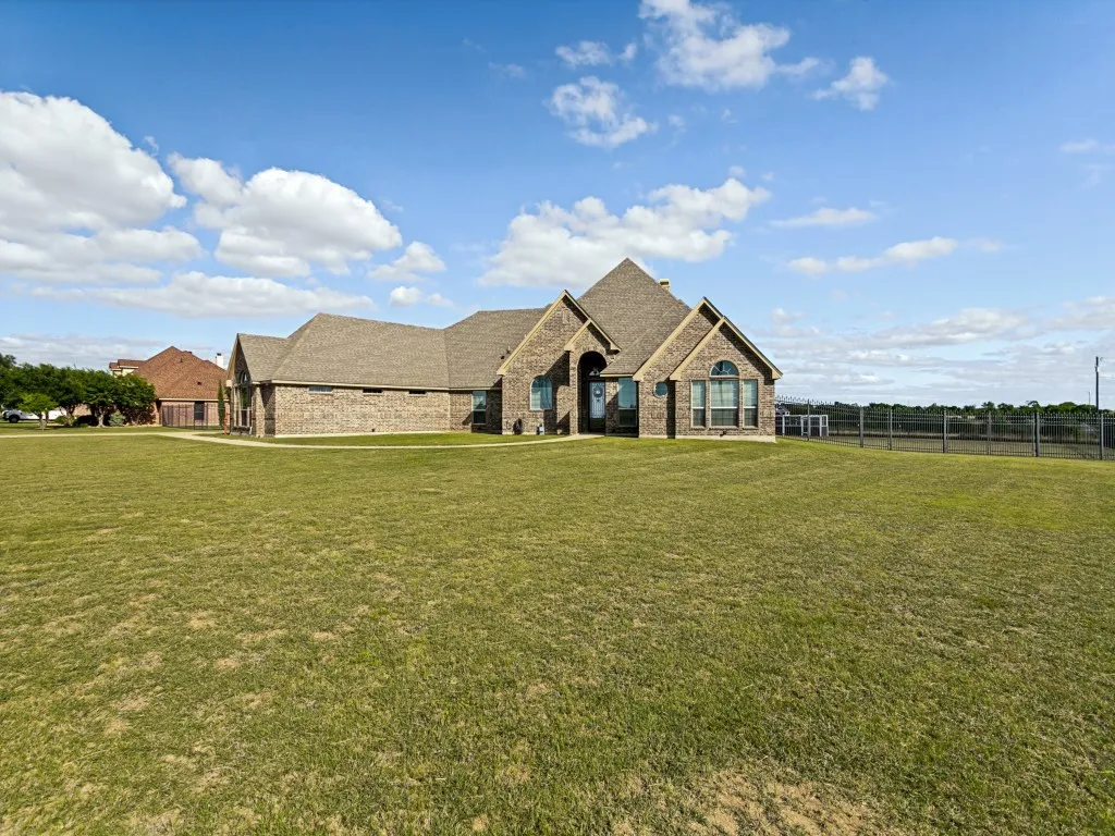 Single Family Residence For Sale in Tarrant County , 5713 Fogata Lane, Fort Worth, Texas 76036, 4 Bedroom, 3 Bathroom, 3 Garage spaces, 2,529 Sqft, built in 2016, mls#21298145, Real Estate Agent in Fort Worth, Homes For Sale in Tarrant county, Homes For Sale in Fort Worth, Realtor in Fort Worth Texas, Real Estate Brokerage Independent Realty Texas, Luminita Cordes Realtor