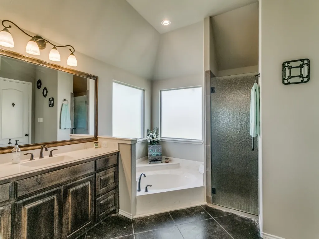 Single Family Residence For Sale in Tarrant County , 5713 Fogata Lane, Fort Worth, Texas 76036, 4 Bedroom, 3 Bathroom, 3 Garage spaces, 2,529 Sqft, built in 2016, mls#21298145, Real Estate Agent in Fort Worth, Homes For Sale in Tarrant county, Homes For Sale in Fort Worth, Realtor in Fort Worth Texas, Real Estate Brokerage Independent Realty Texas, Luminita Cordes Realtor