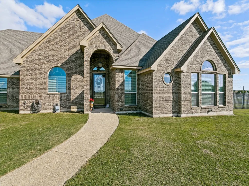 Single Family Residence For Sale in Tarrant County , 5713 Fogata Lane, Fort Worth, Texas 76036, 4 Bedroom, 3 Bathroom, 3 Garage spaces, 2,529 Sqft, built in 2016, mls#21298145, Real Estate Agent in Fort Worth, Homes For Sale in Tarrant county, Homes For Sale in Fort Worth, Realtor in Fort Worth Texas, Real Estate Brokerage Independent Realty Texas, Luminita Cordes Realtor