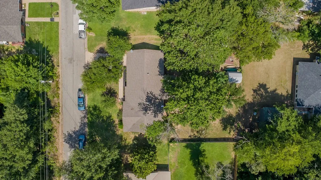 Single Family Residence For Sale in Van Zandt County , 855 Avenue A, Canton, Texas 75103, 3 Bedroom, 2 Bathroom, 2 Garage spaces, 2,256 Sqft, built in 1969, mls#21298193, Real Estate Agent in Canton, Homes For Sale in Van Zandt county, Homes For Sale in Canton, Realtor in Canton Texas, Real Estate Brokerage Independent Realty Texas, Luminita Cordes Realtor