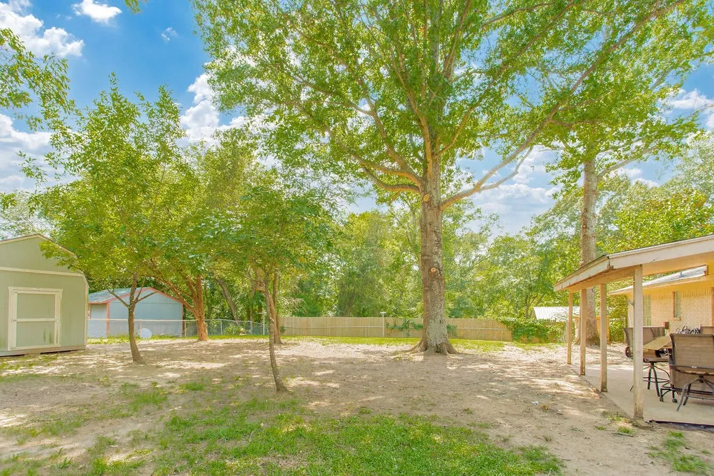 Single Family Residence For Sale in Van Zandt County , 855 Avenue A, Canton, Texas 75103, 3 Bedroom, 2 Bathroom, 2 Garage spaces, 2,256 Sqft, built in 1969, mls#21298193, Real Estate Agent in Canton, Homes For Sale in Van Zandt county, Homes For Sale in Canton, Realtor in Canton Texas, Real Estate Brokerage Independent Realty Texas, Luminita Cordes Realtor