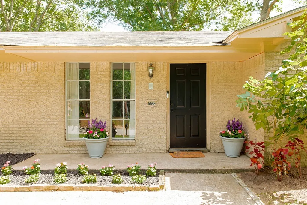 Single Family Residence For Sale in Van Zandt County , 855 Avenue A, Canton, Texas 75103, 3 Bedroom, 2 Bathroom, 2 Garage spaces, 2,256 Sqft, built in 1969, mls#21298193, Real Estate Agent in Canton, Homes For Sale in Van Zandt county, Homes For Sale in Canton, Realtor in Canton Texas, Real Estate Brokerage Independent Realty Texas, Luminita Cordes Realtor