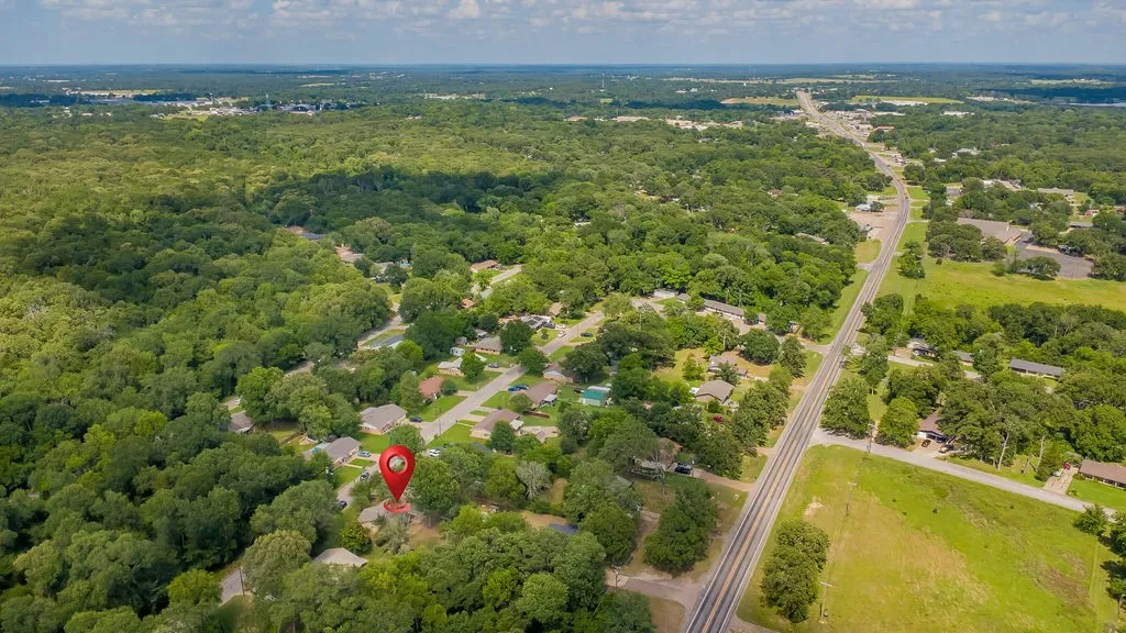 Single Family Residence For Sale in Van Zandt County , 855 Avenue A, Canton, Texas 75103, 3 Bedroom, 2 Bathroom, 2 Garage spaces, 2,256 Sqft, built in 1969, mls#21298193, Real Estate Agent in Canton, Homes For Sale in Van Zandt county, Homes For Sale in Canton, Realtor in Canton Texas, Real Estate Brokerage Independent Realty Texas, Luminita Cordes Realtor