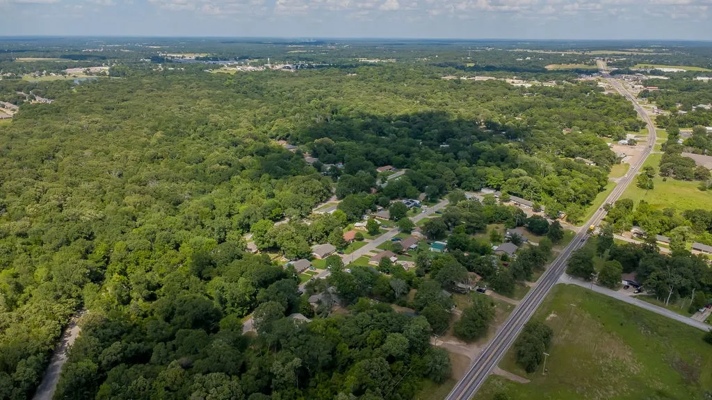 Single Family Residence For Sale in Van Zandt County , 855 Avenue A, Canton, Texas 75103, 3 Bedroom, 2 Bathroom, 2 Garage spaces, 2,256 Sqft, built in 1969, mls#21298193, Real Estate Agent in Canton, Homes For Sale in Van Zandt county, Homes For Sale in Canton, Realtor in Canton Texas, Real Estate Brokerage Independent Realty Texas, Luminita Cordes Realtor