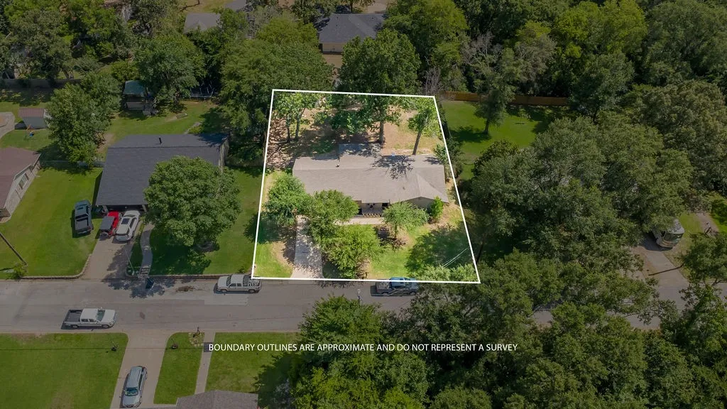 Single Family Residence For Sale in Van Zandt County , 855 Avenue A, Canton, Texas 75103, 3 Bedroom, 2 Bathroom, 2 Garage spaces, 2,256 Sqft, built in 1969, mls#21298193, Real Estate Agent in Canton, Homes For Sale in Van Zandt county, Homes For Sale in Canton, Realtor in Canton Texas, Real Estate Brokerage Independent Realty Texas, Luminita Cordes Realtor