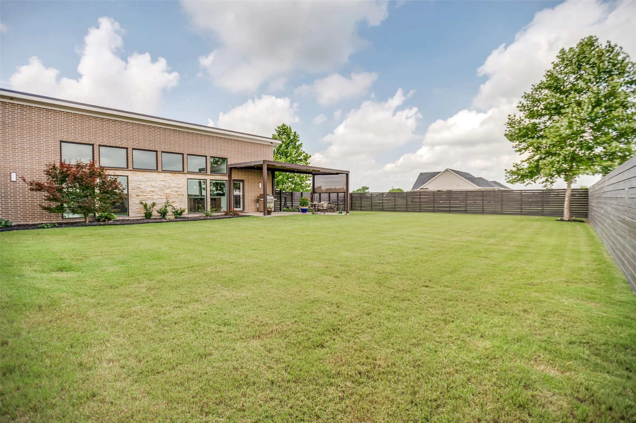 Single Family Residence For Sale in Ellis County , 3221 Wilson Road, Palmer, Texas 75152, 3 Bedroom, 3 Bathroom, 2 Garage spaces, 2,808 Sqft, built in 2018, mls#21288807, Real Estate Agent in Palmer, Homes For Sale in Ellis county, Homes For Sale in Palmer, Realtor in Palmer Texas, Real Estate Brokerage Independent Realty Texas, Luminita Cordes Realtor