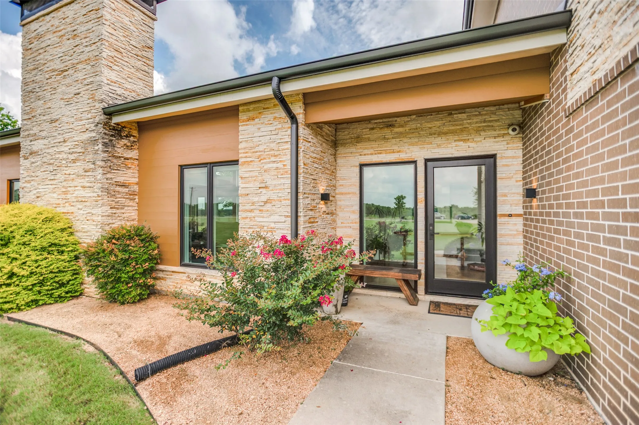 Single Family Residence For Sale in Ellis County , 3221 Wilson Road, Palmer, Texas 75152, 3 Bedroom, 3 Bathroom, 2 Garage spaces, 2,808 Sqft, built in 2018, mls#21288807, Real Estate Agent in Palmer, Homes For Sale in Ellis county, Homes For Sale in Palmer, Realtor in Palmer Texas, Real Estate Brokerage Independent Realty Texas, Luminita Cordes Realtor