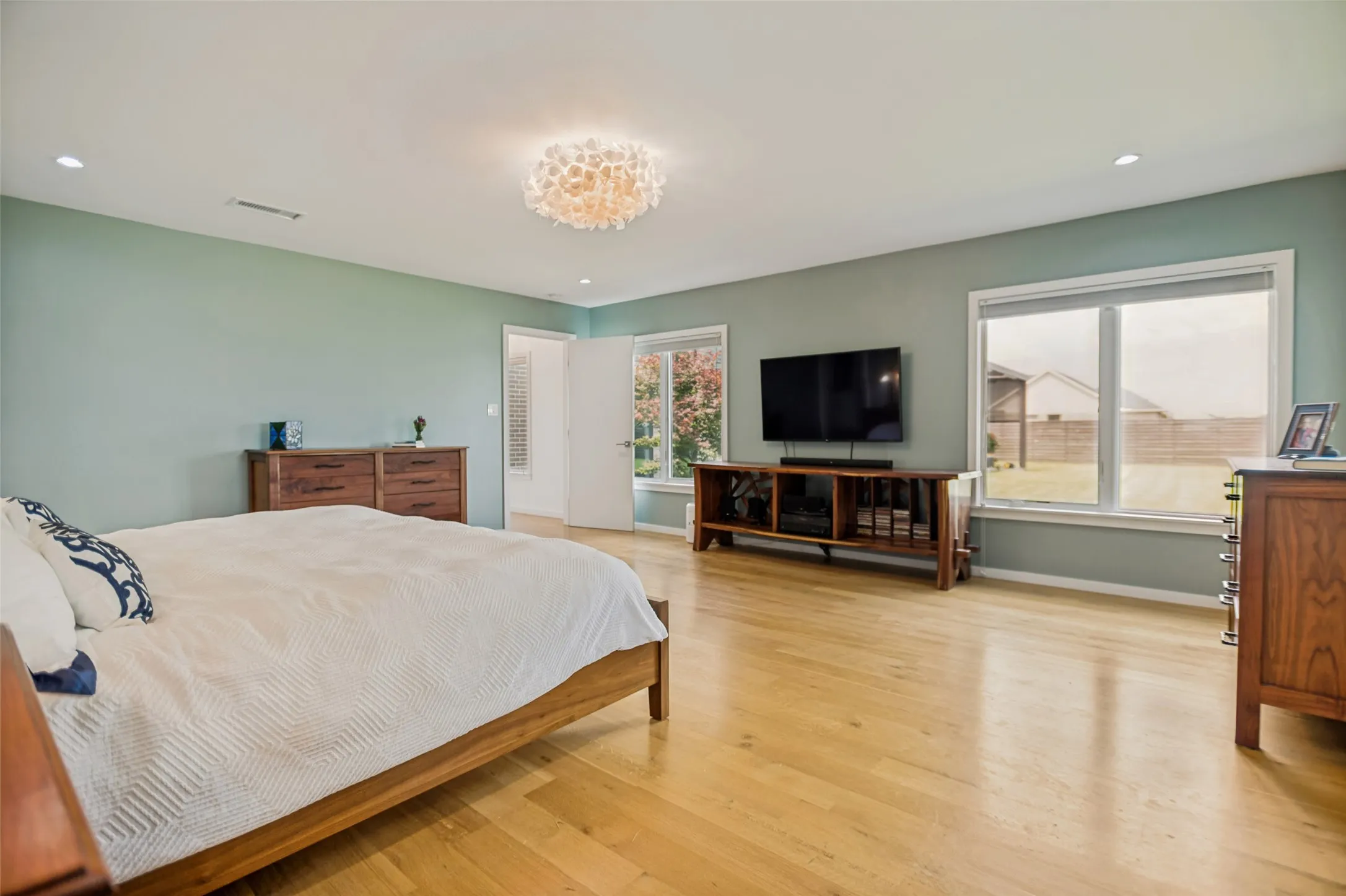 Single Family Residence For Sale in Ellis County , 3221 Wilson Road, Palmer, Texas 75152, 3 Bedroom, 3 Bathroom, 2 Garage spaces, 2,808 Sqft, built in 2018, mls#21288807, Real Estate Agent in Palmer, Homes For Sale in Ellis county, Homes For Sale in Palmer, Realtor in Palmer Texas, Real Estate Brokerage Independent Realty Texas, Luminita Cordes Realtor