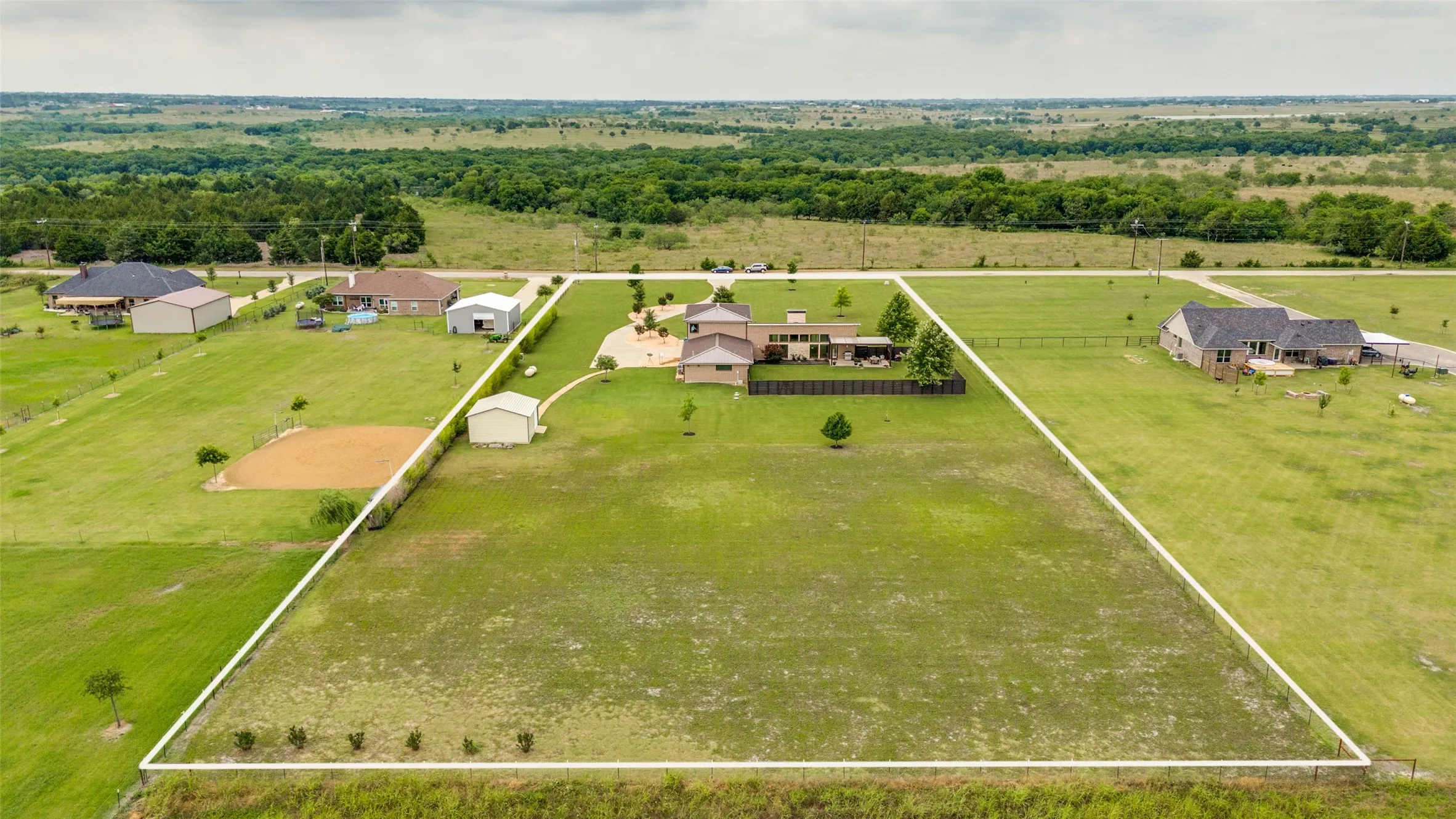 Single Family Residence For Sale in Ellis County , 3221 Wilson Road, Palmer, Texas 75152, 3 Bedroom, 3 Bathroom, 2 Garage spaces, 2,808 Sqft, built in 2018, mls#21288807, Real Estate Agent in Palmer, Homes For Sale in Ellis county, Homes For Sale in Palmer, Realtor in Palmer Texas, Real Estate Brokerage Independent Realty Texas, Luminita Cordes Realtor