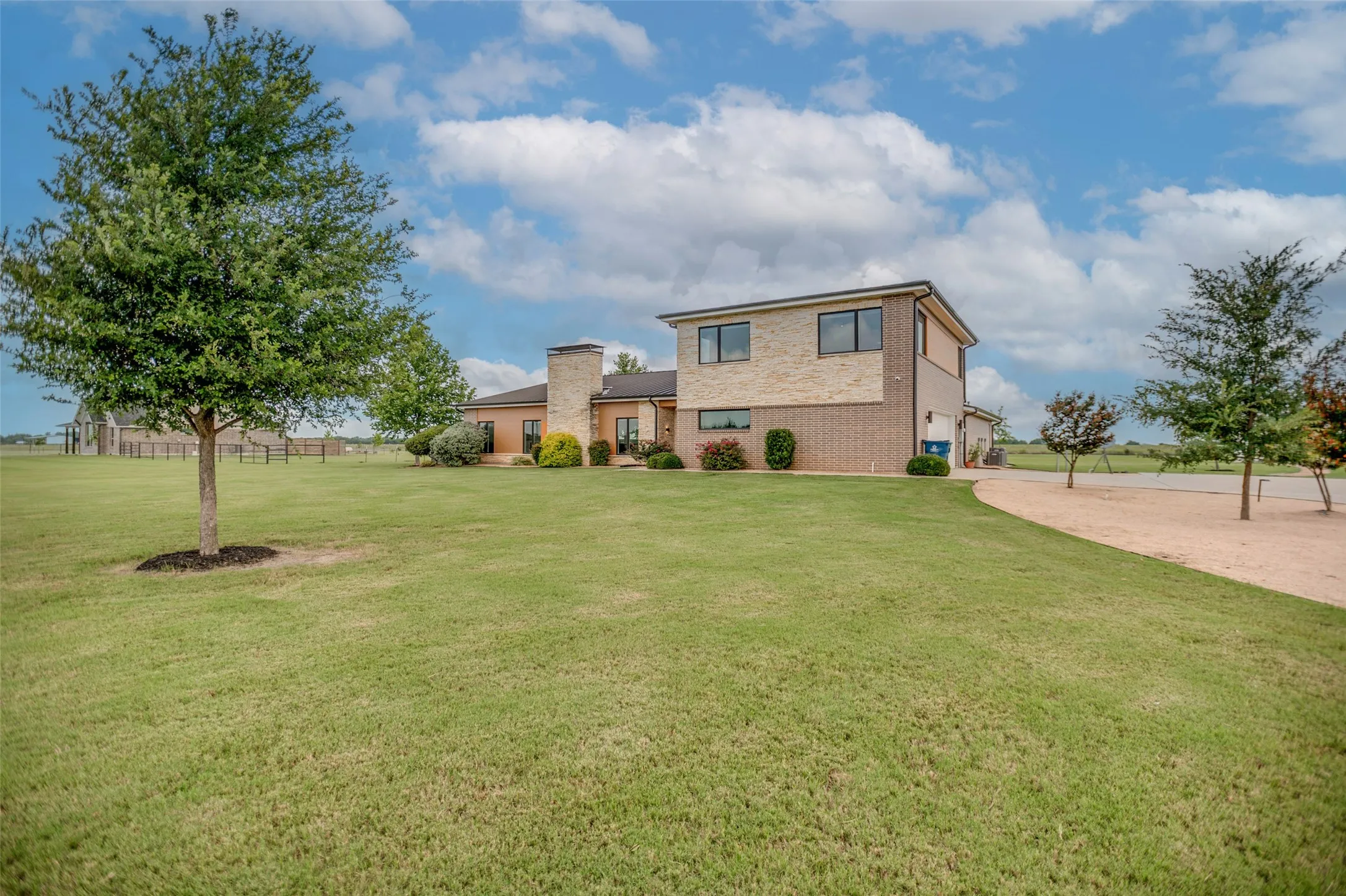 Single Family Residence For Sale in Ellis County , 3221 Wilson Road, Palmer, Texas 75152, 3 Bedroom, 3 Bathroom, 2 Garage spaces, 2,808 Sqft, built in 2018, mls#21288807, Real Estate Agent in Palmer, Homes For Sale in Ellis county, Homes For Sale in Palmer, Realtor in Palmer Texas, Real Estate Brokerage Independent Realty Texas, Luminita Cordes Realtor