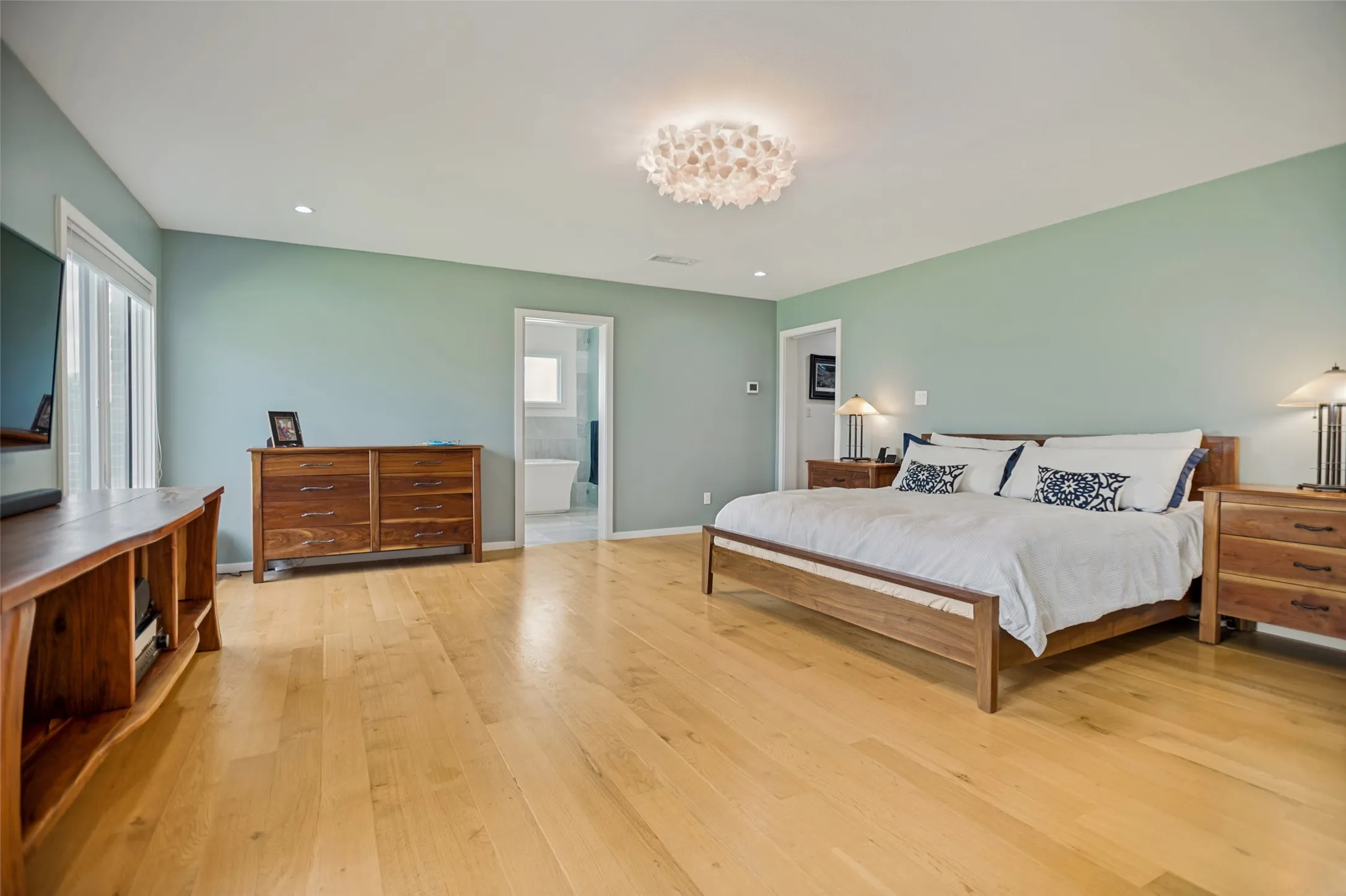 Single Family Residence For Sale in Ellis County , 3221 Wilson Road, Palmer, Texas 75152, 3 Bedroom, 3 Bathroom, 2 Garage spaces, 2,808 Sqft, built in 2018, mls#21288807, Real Estate Agent in Palmer, Homes For Sale in Ellis county, Homes For Sale in Palmer, Realtor in Palmer Texas, Real Estate Brokerage Independent Realty Texas, Luminita Cordes Realtor