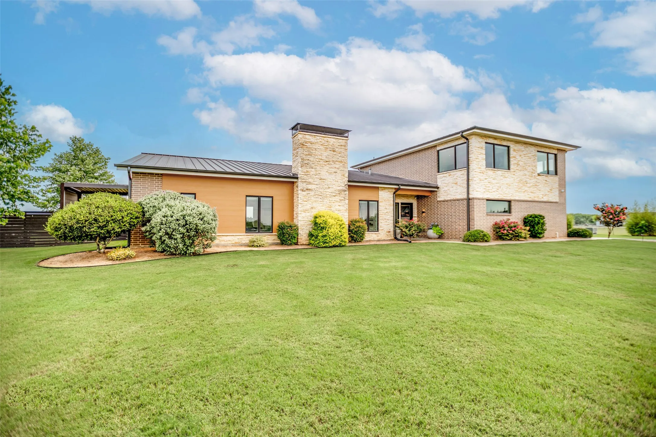 Single Family Residence For Sale in Ellis County , 3221 Wilson Road, Palmer, Texas 75152, 3 Bedroom, 3 Bathroom, 2 Garage spaces, 2,808 Sqft, built in 2018, mls#21288807, Real Estate Agent in Palmer, Homes For Sale in Ellis county, Homes For Sale in Palmer, Realtor in Palmer Texas, Real Estate Brokerage Independent Realty Texas, Luminita Cordes Realtor