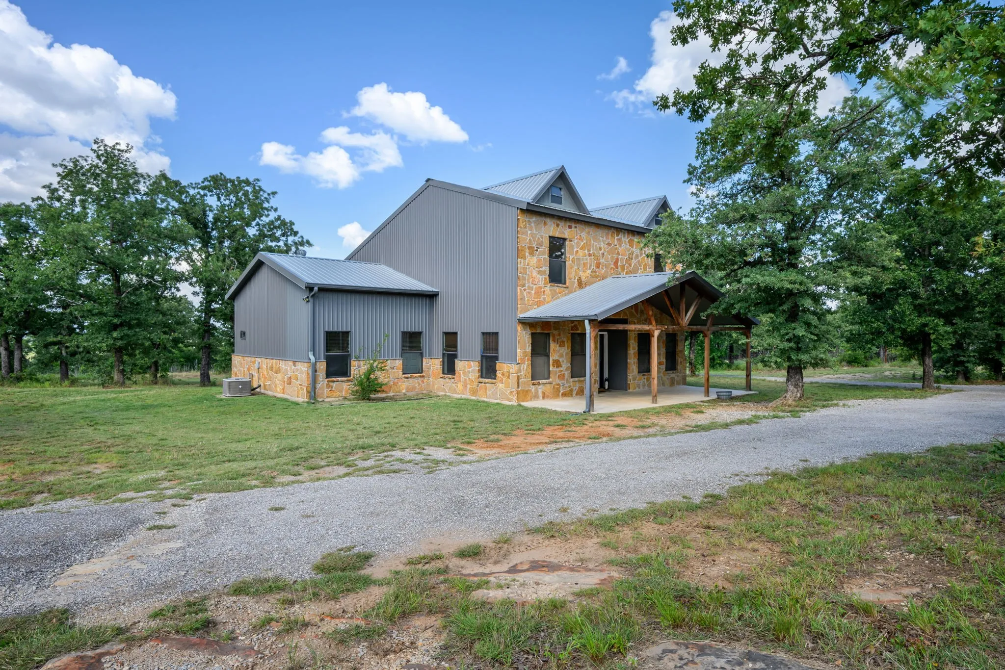 Single Family Residence For Sale in Palo Pinto County , 146 Julie Drive, Mineral Wells, Texas 76067, 3 Bedroom, 3 Bathroom, Garage spaces, 2,452 Sqft, built in 2020, mls#21297366, Real Estate Agent in Mineral Wells, Homes For Sale in Palo Pinto county, Homes For Sale in Mineral Wells, Realtor in Mineral Wells Texas, Real Estate Brokerage Independent Realty Texas, Luminita Cordes Realtor