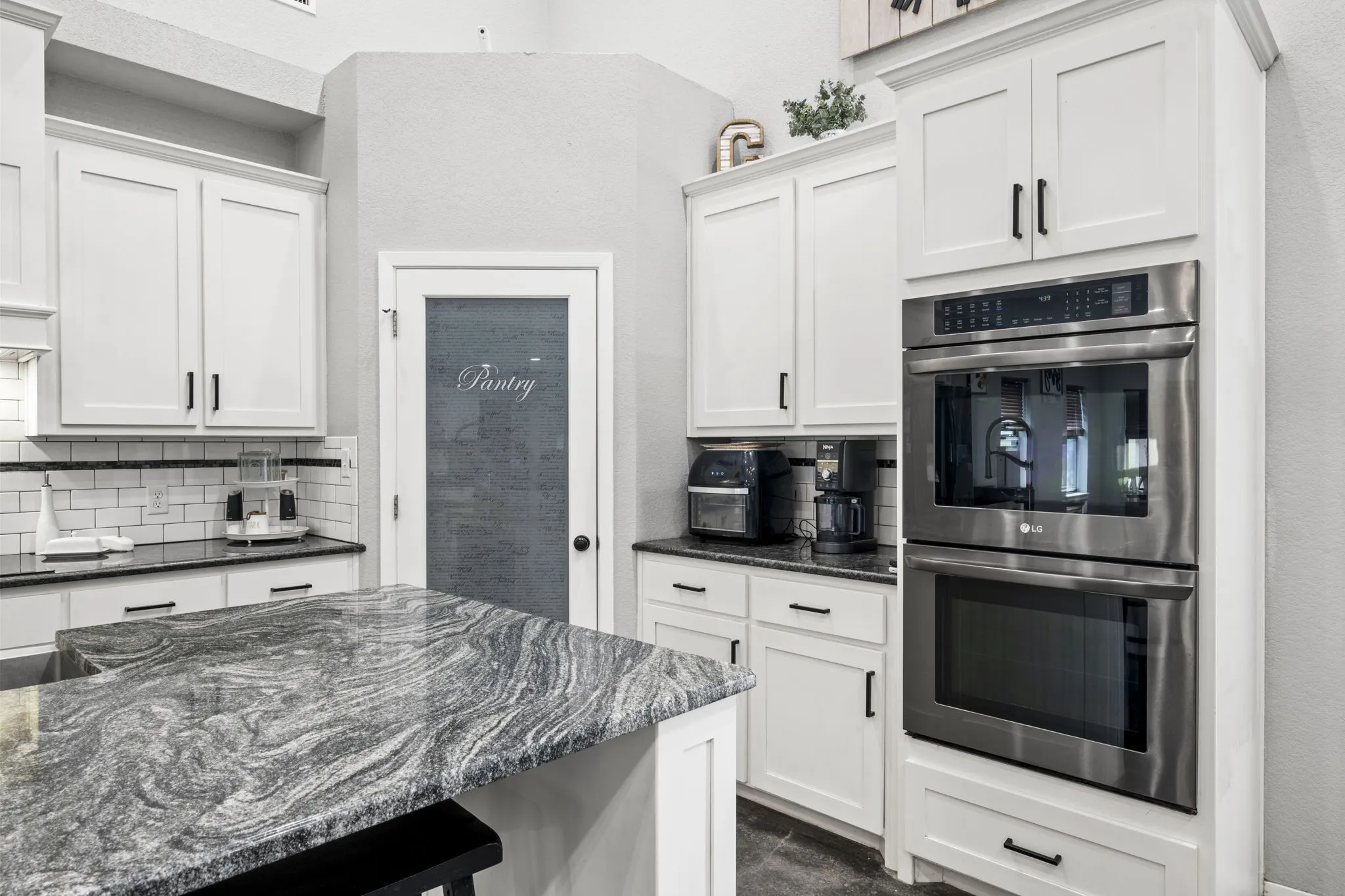 Single Family Residence For Sale in Palo Pinto County , 146 Julie Drive, Mineral Wells, Texas 76067, 3 Bedroom, 3 Bathroom, Garage spaces, 2,452 Sqft, built in 2020, mls#21297366, Real Estate Agent in Mineral Wells, Homes For Sale in Palo Pinto county, Homes For Sale in Mineral Wells, Realtor in Mineral Wells Texas, Real Estate Brokerage Independent Realty Texas, Luminita Cordes Realtor