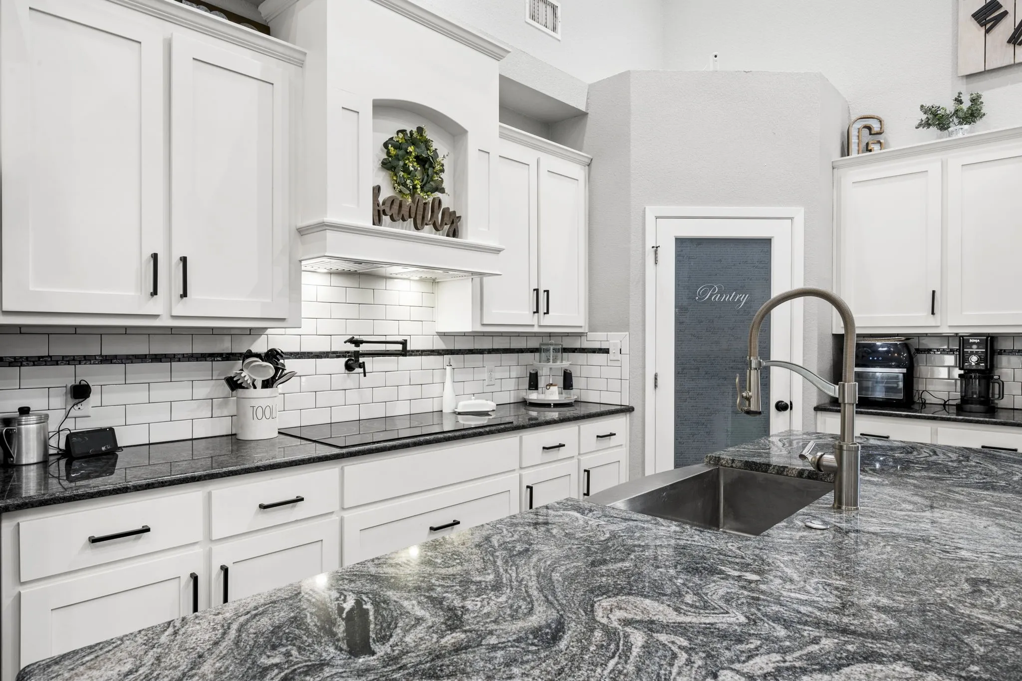 Single Family Residence For Sale in Palo Pinto County , 146 Julie Drive, Mineral Wells, Texas 76067, 3 Bedroom, 3 Bathroom, Garage spaces, 2,452 Sqft, built in 2020, mls#21297366, Real Estate Agent in Mineral Wells, Homes For Sale in Palo Pinto county, Homes For Sale in Mineral Wells, Realtor in Mineral Wells Texas, Real Estate Brokerage Independent Realty Texas, Luminita Cordes Realtor