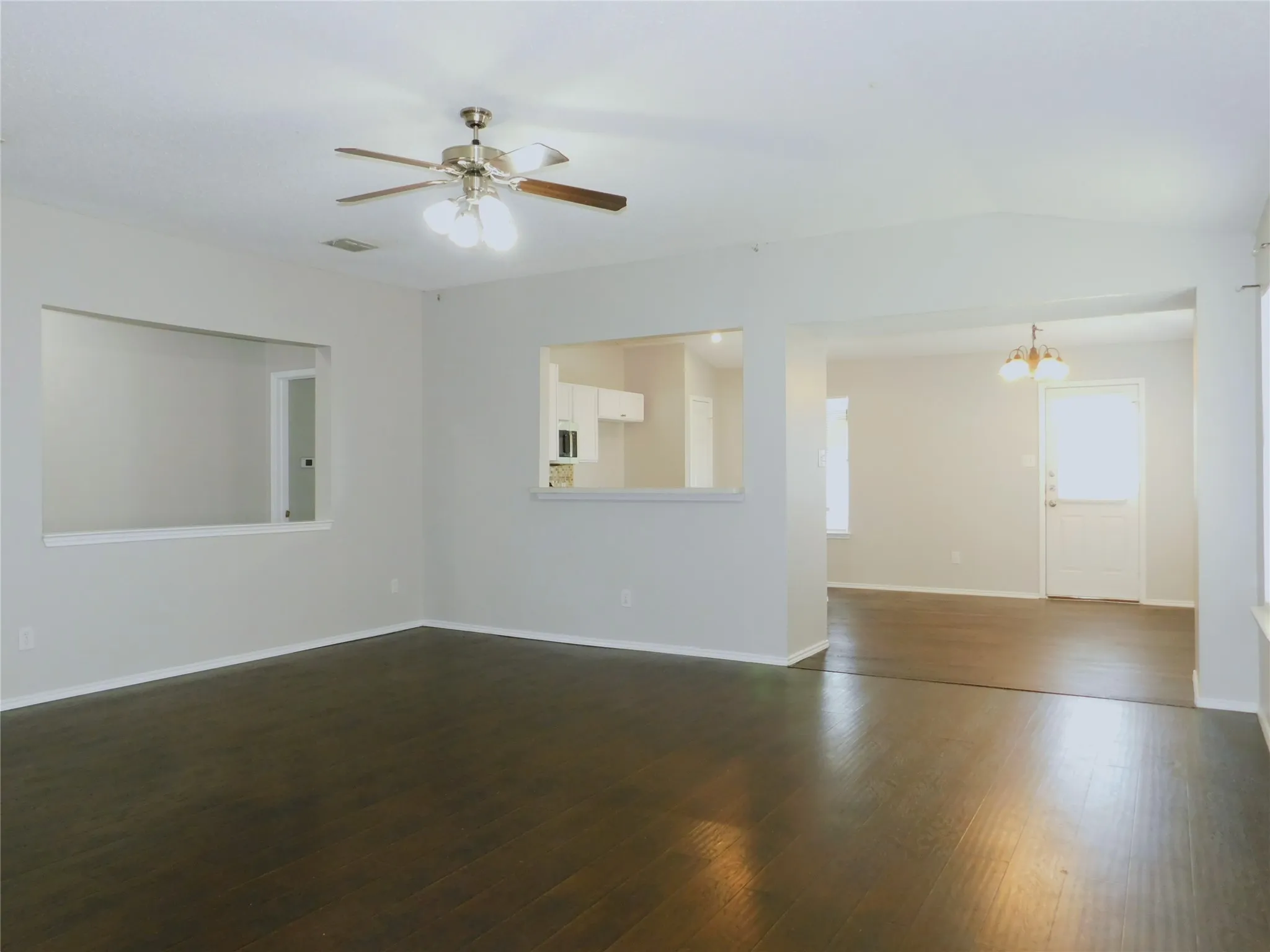 Single Family Residence For Rent in Denton County , 1648 Crown Point Drive, Little Elm, Texas 75036, 4 Bedroom, 2 Bathroom, 2 Garage spaces, 1,873 Sqft, built in 2004, mls#21296301, Real Estate Agent in Little Elm, Homes For Rent in Denton county, Homes For Rent in Little Elm, Realtor in Little Elm Texas, Real Estate Brokerage Independent Realty Texas, Luminita Cordes Realtor
