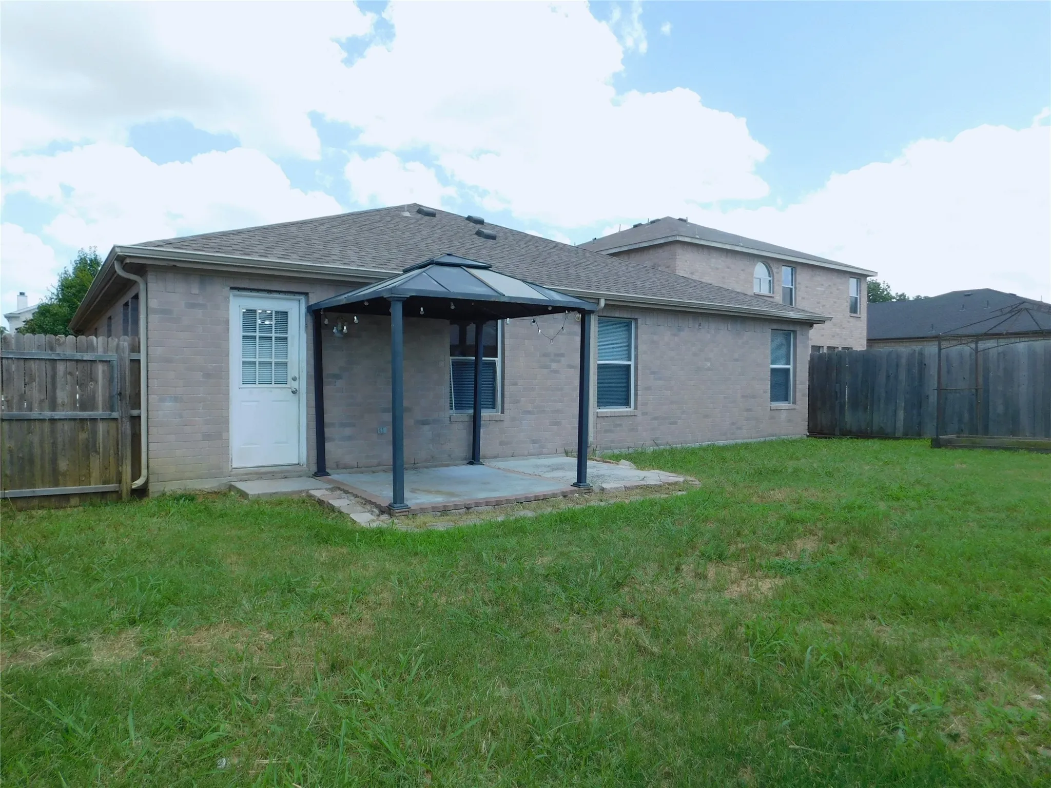 Single Family Residence For Rent in Denton County , 1648 Crown Point Drive, Little Elm, Texas 75036, 4 Bedroom, 2 Bathroom, 2 Garage spaces, 1,873 Sqft, built in 2004, mls#21296301, Real Estate Agent in Little Elm, Homes For Rent in Denton county, Homes For Rent in Little Elm, Realtor in Little Elm Texas, Real Estate Brokerage Independent Realty Texas, Luminita Cordes Realtor