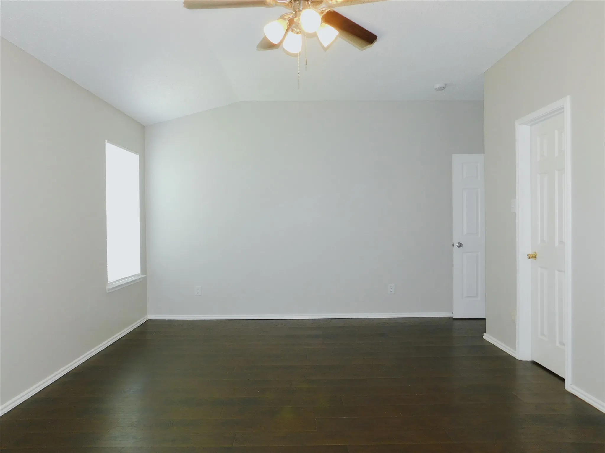 Single Family Residence For Rent in Denton County , 1648 Crown Point Drive, Little Elm, Texas 75036, 4 Bedroom, 2 Bathroom, 2 Garage spaces, 1,873 Sqft, built in 2004, mls#21296301, Real Estate Agent in Little Elm, Homes For Rent in Denton county, Homes For Rent in Little Elm, Realtor in Little Elm Texas, Real Estate Brokerage Independent Realty Texas, Luminita Cordes Realtor