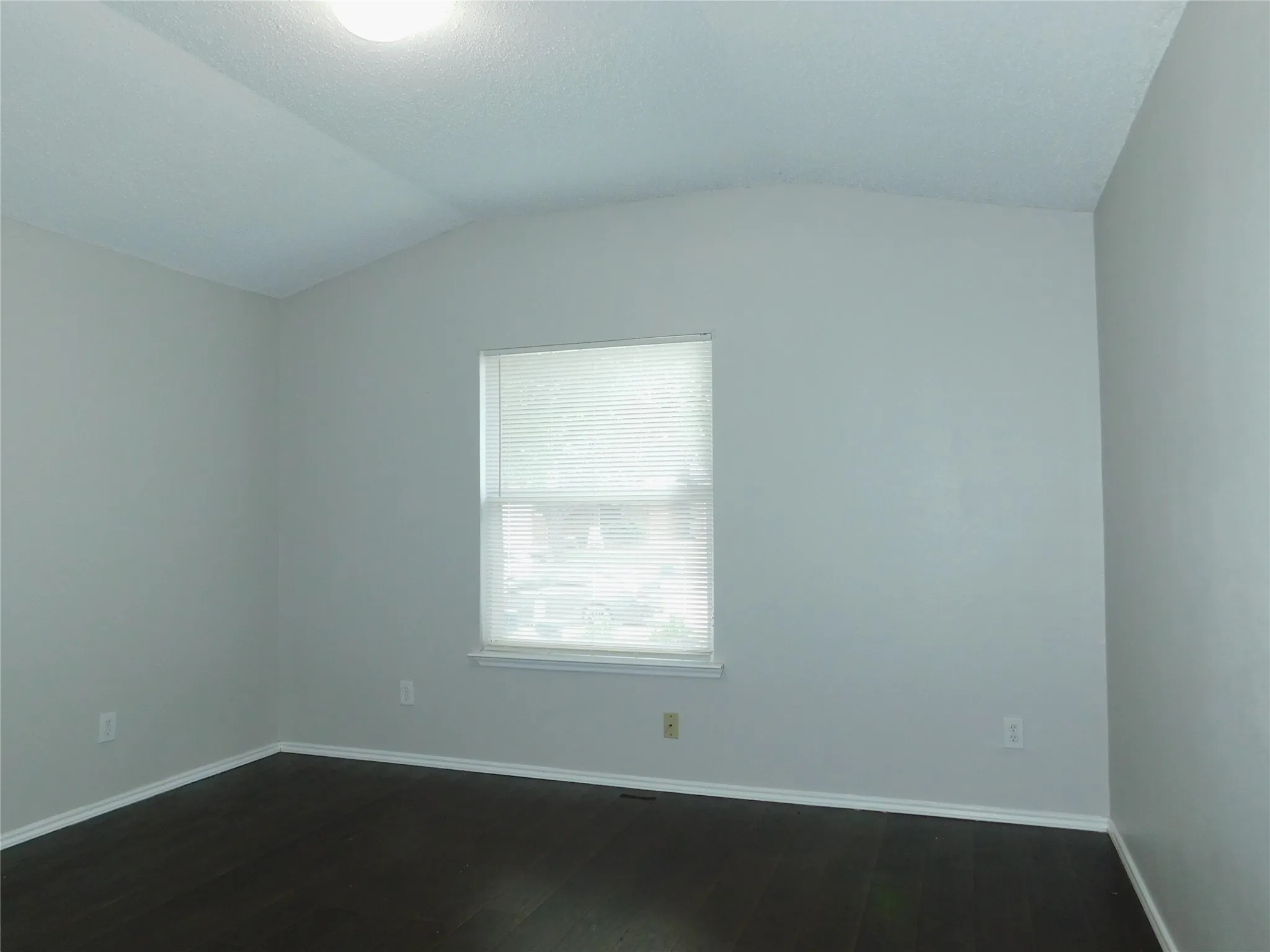 Single Family Residence For Rent in Denton County , 1648 Crown Point Drive, Little Elm, Texas 75036, 4 Bedroom, 2 Bathroom, 2 Garage spaces, 1,873 Sqft, built in 2004, mls#21296301, Real Estate Agent in Little Elm, Homes For Rent in Denton county, Homes For Rent in Little Elm, Realtor in Little Elm Texas, Real Estate Brokerage Independent Realty Texas, Luminita Cordes Realtor