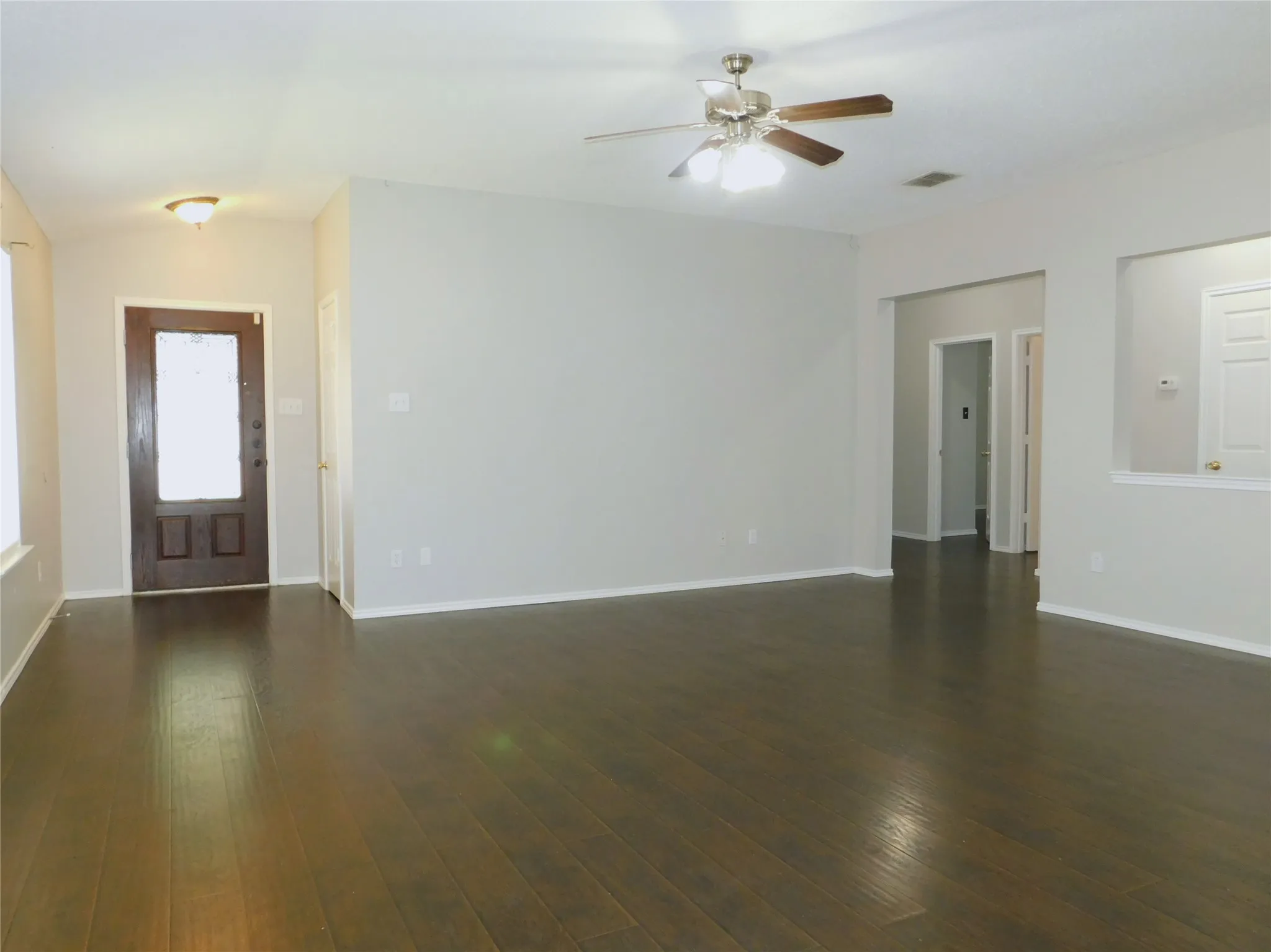 Single Family Residence For Rent in Denton County , 1648 Crown Point Drive, Little Elm, Texas 75036, 4 Bedroom, 2 Bathroom, 2 Garage spaces, 1,873 Sqft, built in 2004, mls#21296301, Real Estate Agent in Little Elm, Homes For Rent in Denton county, Homes For Rent in Little Elm, Realtor in Little Elm Texas, Real Estate Brokerage Independent Realty Texas, Luminita Cordes Realtor