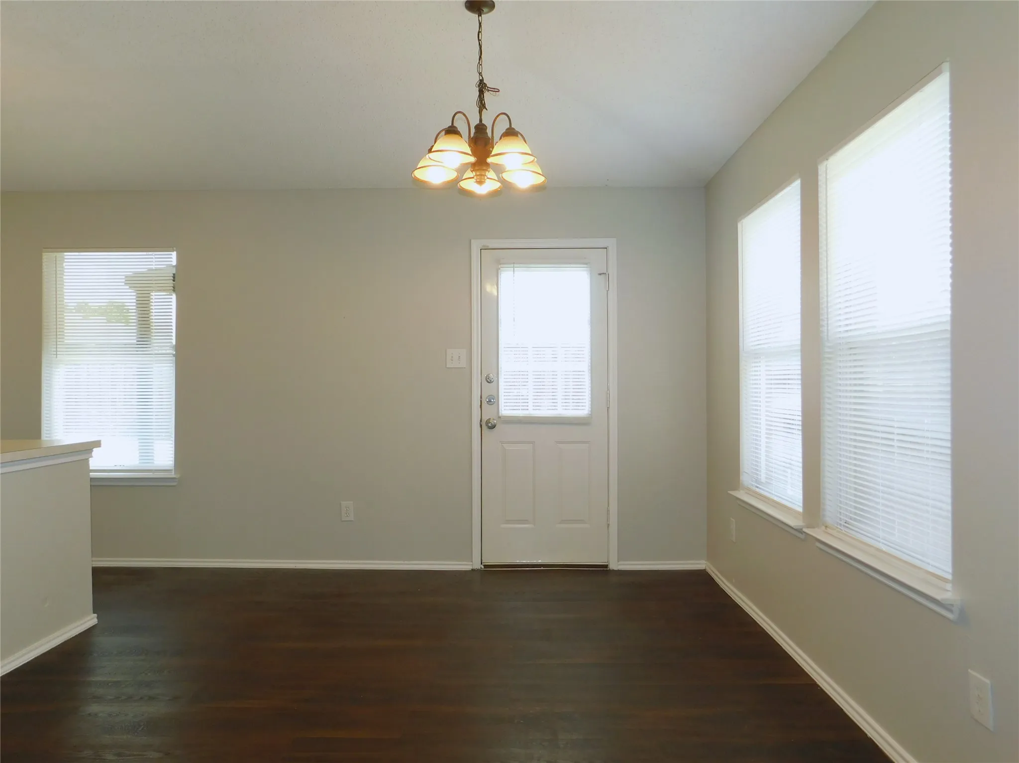 Single Family Residence For Rent in Denton County , 1648 Crown Point Drive, Little Elm, Texas 75036, 4 Bedroom, 2 Bathroom, 2 Garage spaces, 1,873 Sqft, built in 2004, mls#21296301, Real Estate Agent in Little Elm, Homes For Rent in Denton county, Homes For Rent in Little Elm, Realtor in Little Elm Texas, Real Estate Brokerage Independent Realty Texas, Luminita Cordes Realtor