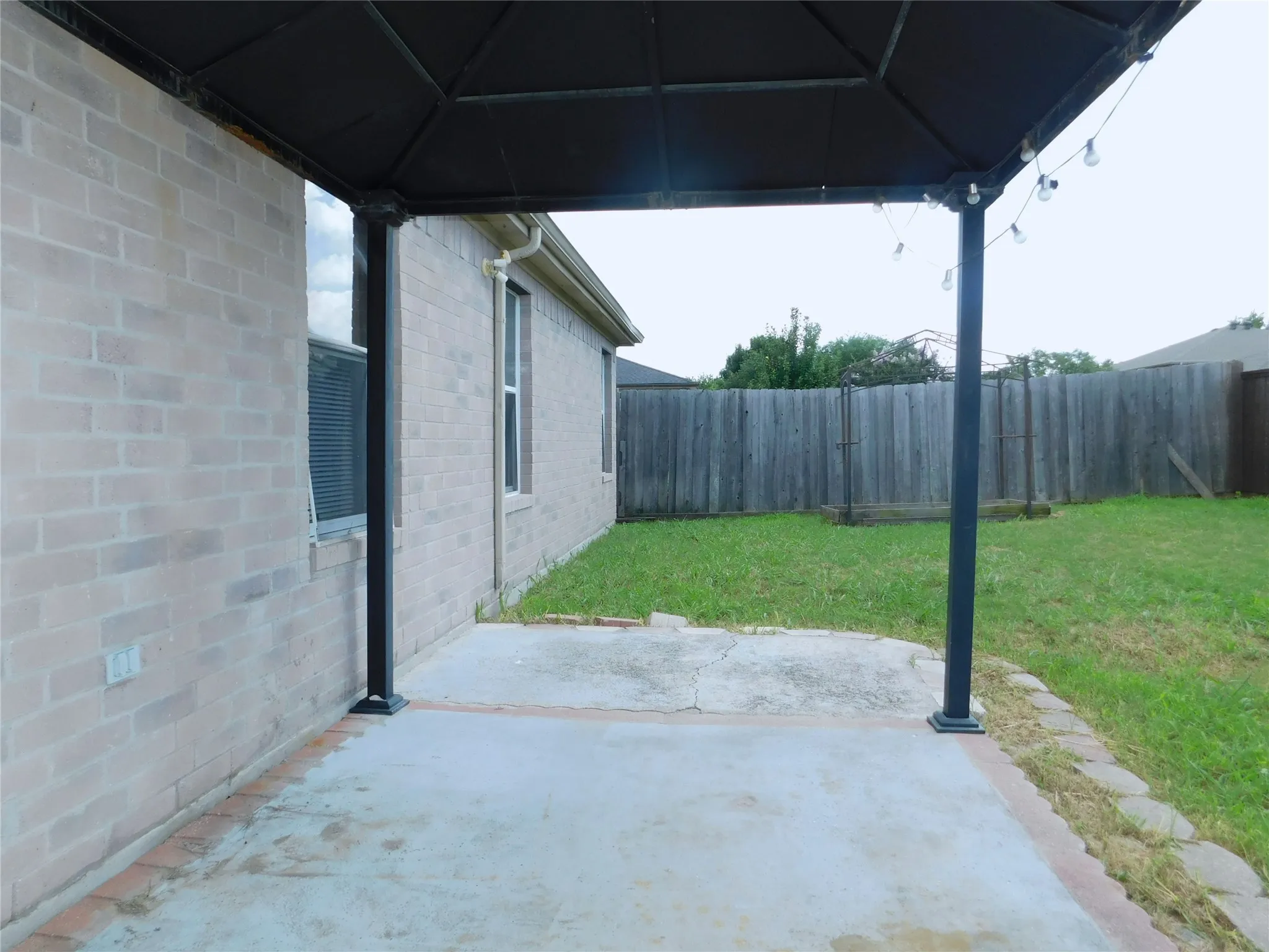 Single Family Residence For Rent in Denton County , 1648 Crown Point Drive, Little Elm, Texas 75036, 4 Bedroom, 2 Bathroom, 2 Garage spaces, 1,873 Sqft, built in 2004, mls#21296301, Real Estate Agent in Little Elm, Homes For Rent in Denton county, Homes For Rent in Little Elm, Realtor in Little Elm Texas, Real Estate Brokerage Independent Realty Texas, Luminita Cordes Realtor
