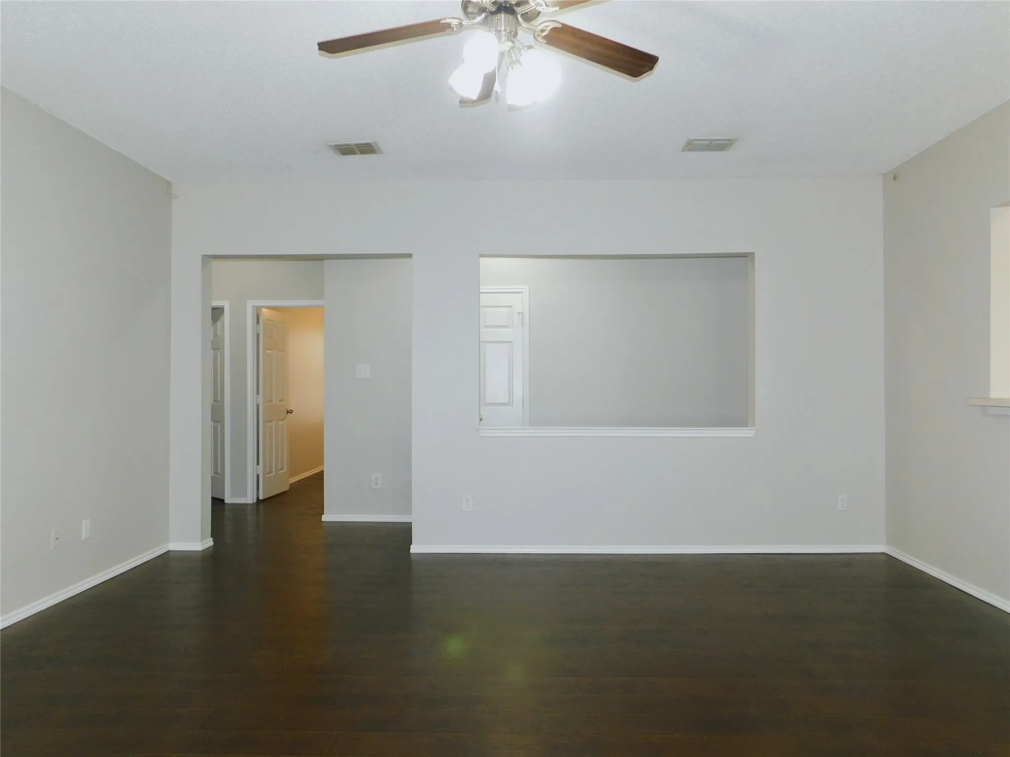 Single Family Residence For Rent in Denton County , 1648 Crown Point Drive, Little Elm, Texas 75036, 4 Bedroom, 2 Bathroom, 2 Garage spaces, 1,873 Sqft, built in 2004, mls#21296301, Real Estate Agent in Little Elm, Homes For Rent in Denton county, Homes For Rent in Little Elm, Realtor in Little Elm Texas, Real Estate Brokerage Independent Realty Texas, Luminita Cordes Realtor