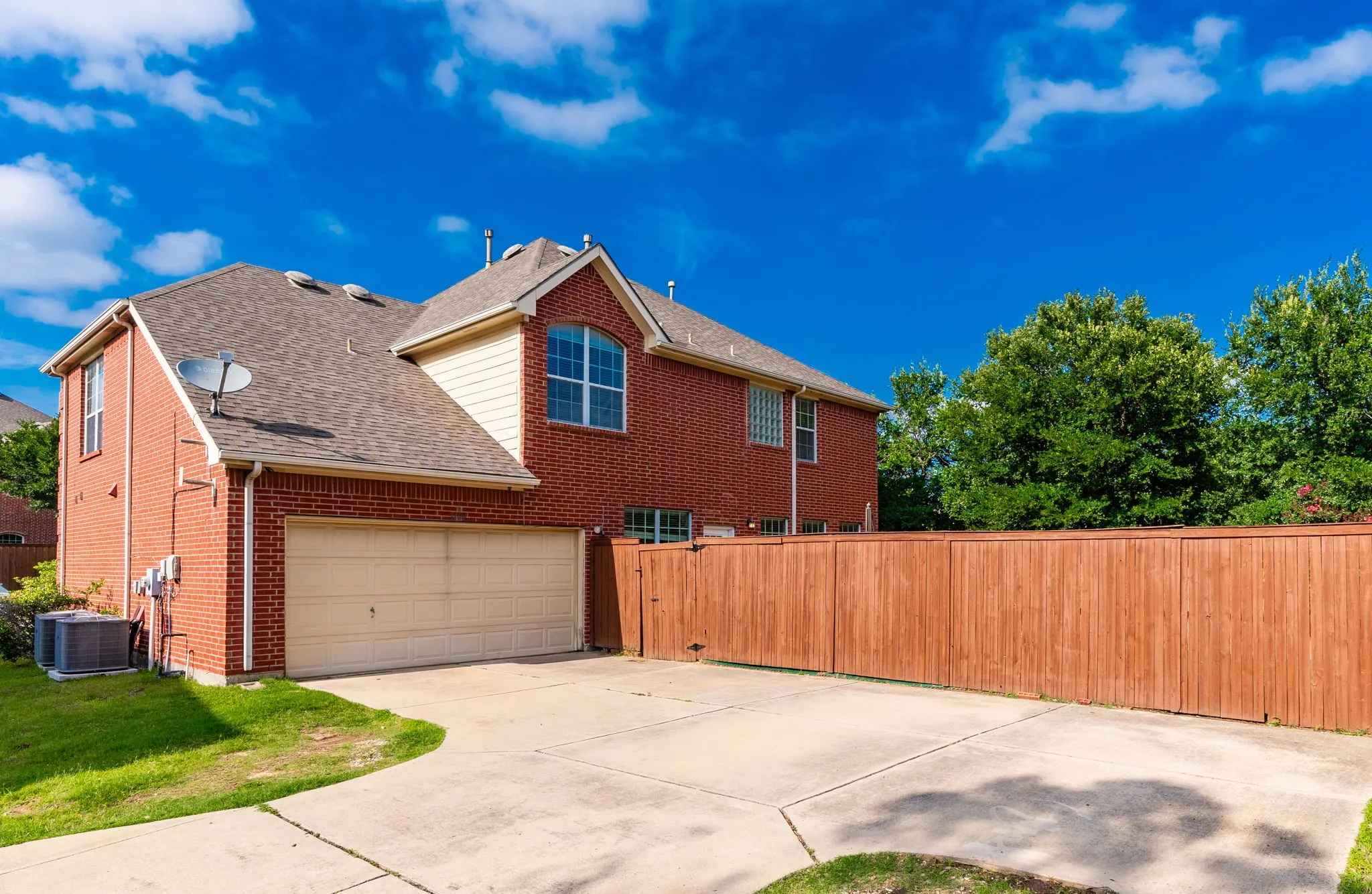 Single Family Residence For Rent in Dallas County , 1100 Cedar Valley Drive, Irving, Texas 75063, 4 Bedroom, 3 Bathroom, 2 Garage spaces, 3,168 Sqft, built in 2004, mls#21298169, Real Estate Agent in Irving, Homes For Rent in Dallas county, Homes For Rent in Irving, Realtor in Irving Texas, Real Estate Brokerage Independent Realty Texas, Luminita Cordes Realtor