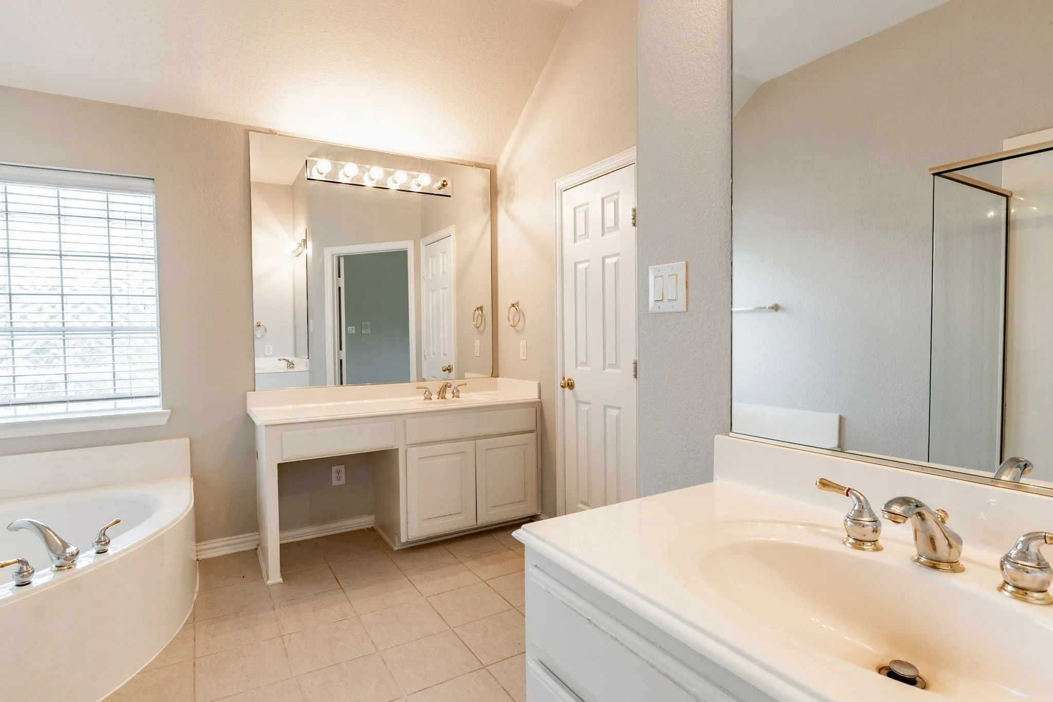 Single Family Residence For Rent in Dallas County , 1100 Cedar Valley Drive, Irving, Texas 75063, 4 Bedroom, 3 Bathroom, 2 Garage spaces, 3,168 Sqft, built in 2004, mls#21298169, Real Estate Agent in Irving, Homes For Rent in Dallas county, Homes For Rent in Irving, Realtor in Irving Texas, Real Estate Brokerage Independent Realty Texas, Luminita Cordes Realtor