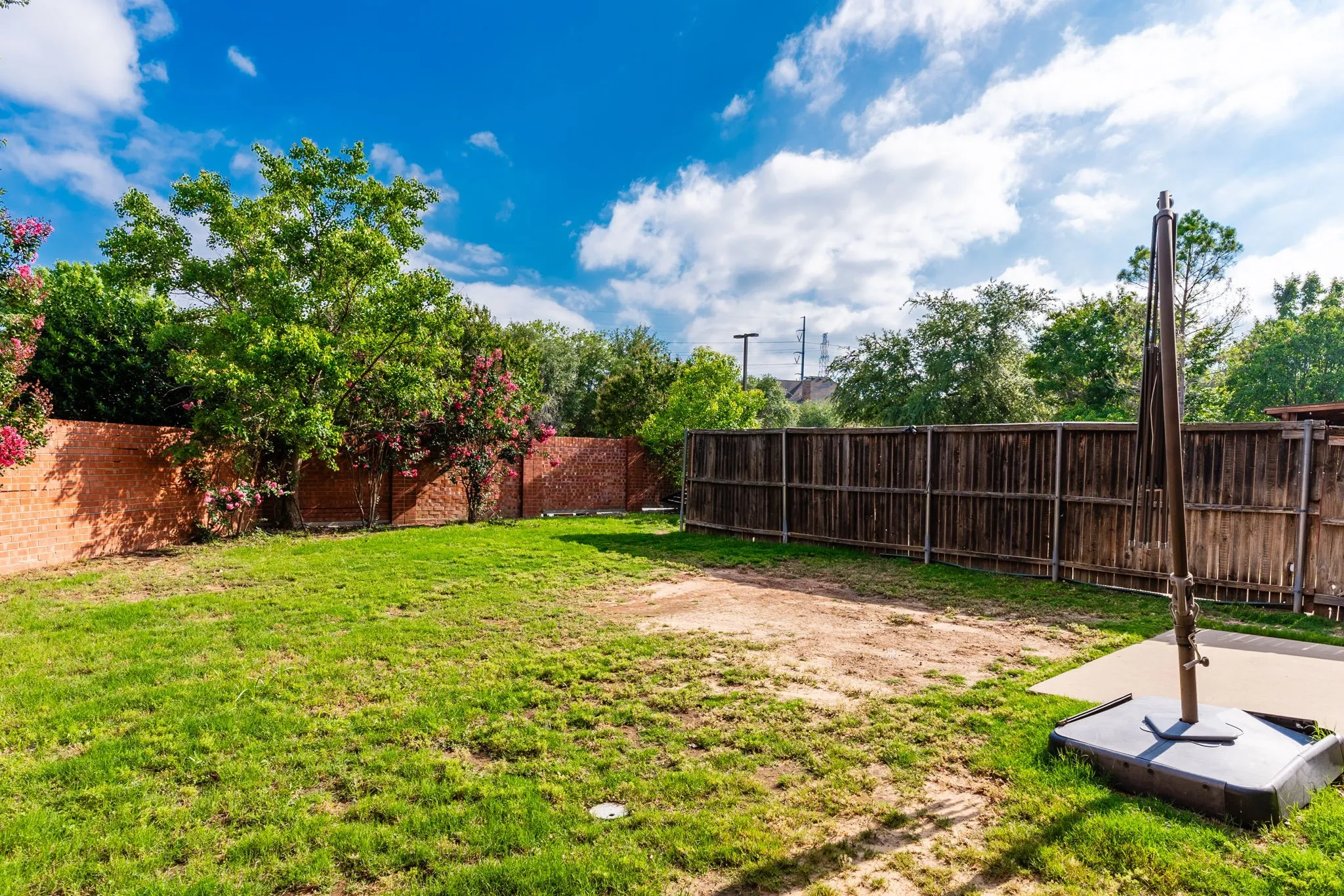 Single Family Residence For Rent in Dallas County , 1100 Cedar Valley Drive, Irving, Texas 75063, 4 Bedroom, 3 Bathroom, 2 Garage spaces, 3,168 Sqft, built in 2004, mls#21298169, Real Estate Agent in Irving, Homes For Rent in Dallas county, Homes For Rent in Irving, Realtor in Irving Texas, Real Estate Brokerage Independent Realty Texas, Luminita Cordes Realtor