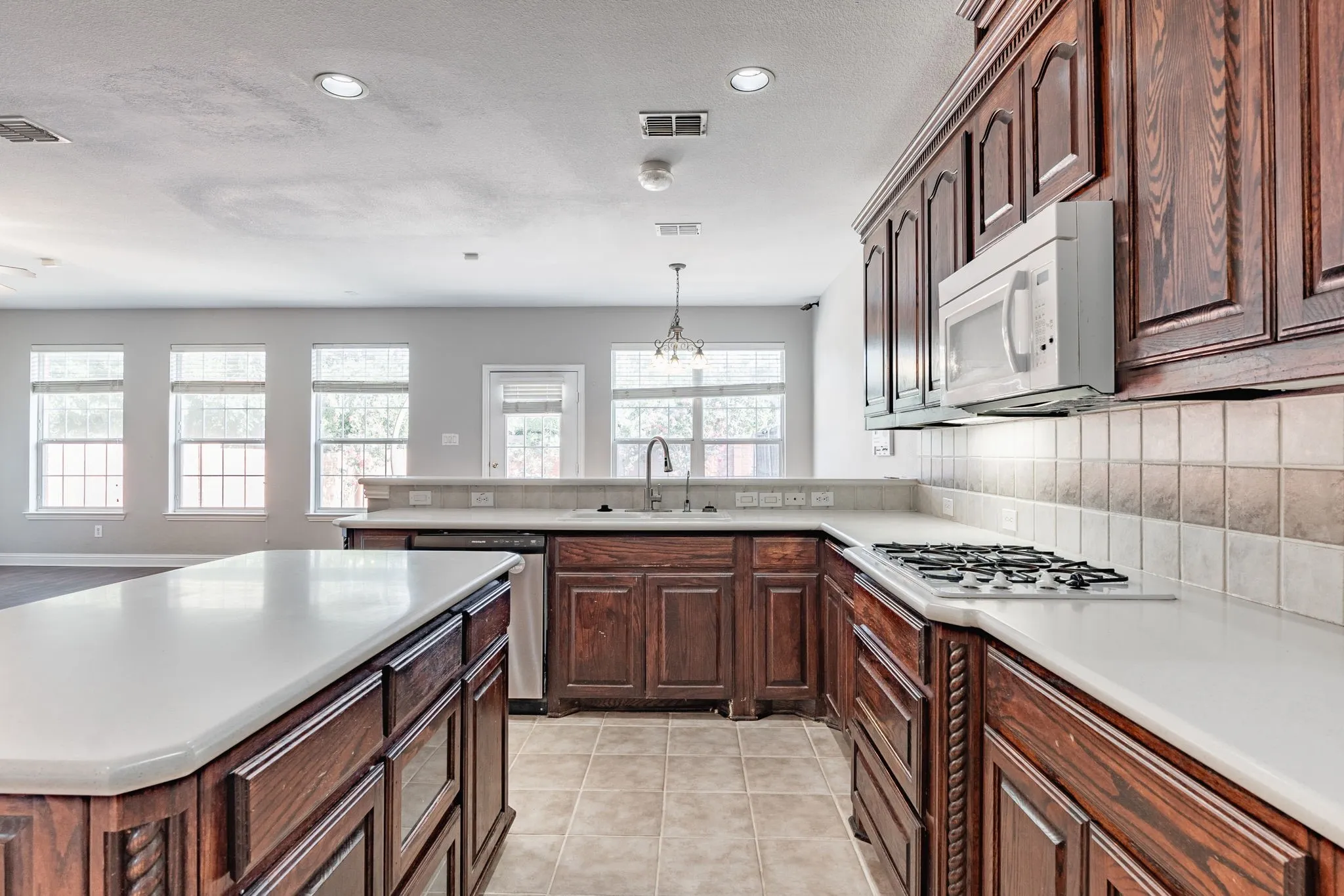 Single Family Residence For Rent in Dallas County , 1100 Cedar Valley Drive, Irving, Texas 75063, 4 Bedroom, 3 Bathroom, 2 Garage spaces, 3,168 Sqft, built in 2004, mls#21298169, Real Estate Agent in Irving, Homes For Rent in Dallas county, Homes For Rent in Irving, Realtor in Irving Texas, Real Estate Brokerage Independent Realty Texas, Luminita Cordes Realtor