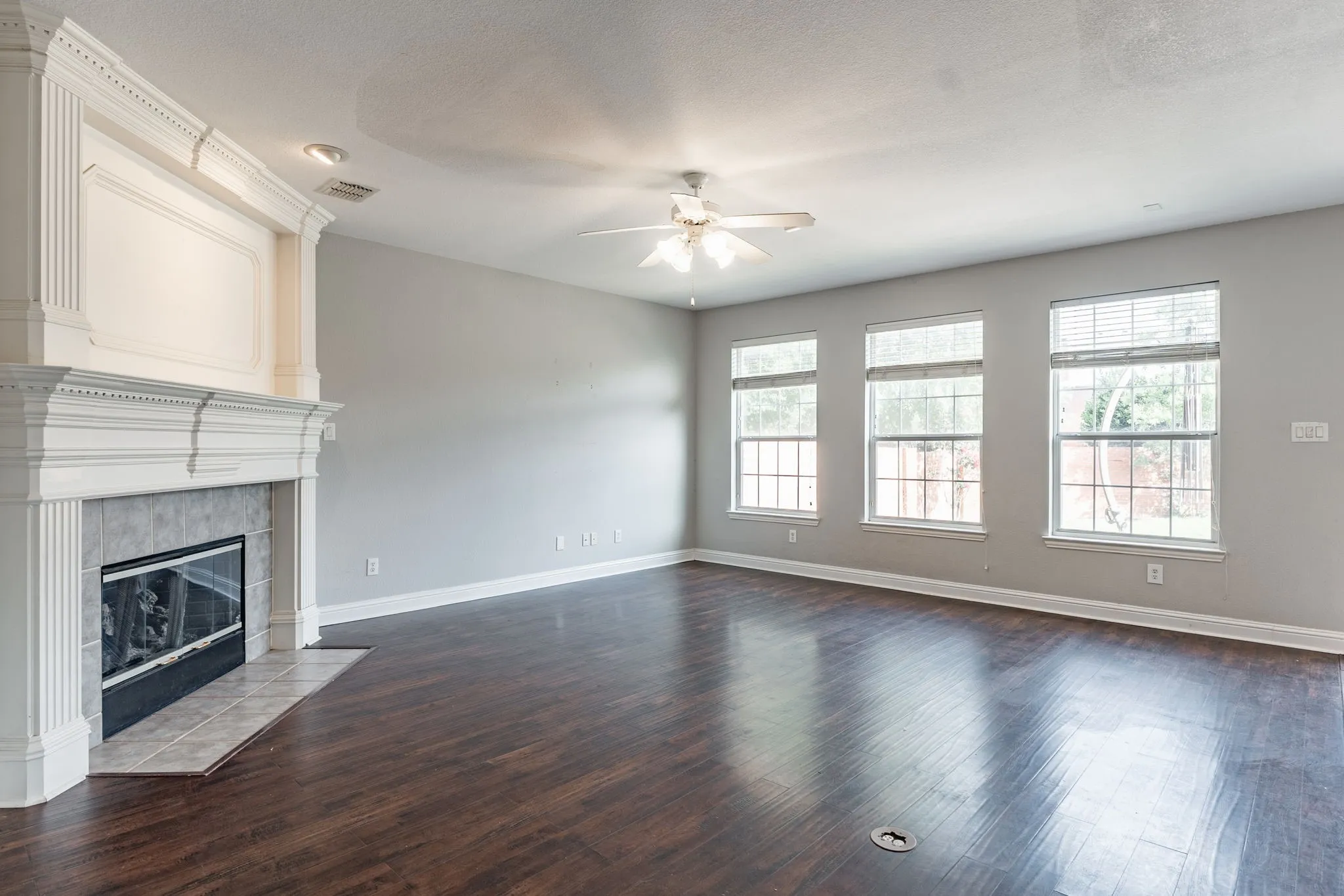 Single Family Residence For Rent in Dallas County , 1100 Cedar Valley Drive, Irving, Texas 75063, 4 Bedroom, 3 Bathroom, 2 Garage spaces, 3,168 Sqft, built in 2004, mls#21298169, Real Estate Agent in Irving, Homes For Rent in Dallas county, Homes For Rent in Irving, Realtor in Irving Texas, Real Estate Brokerage Independent Realty Texas, Luminita Cordes Realtor