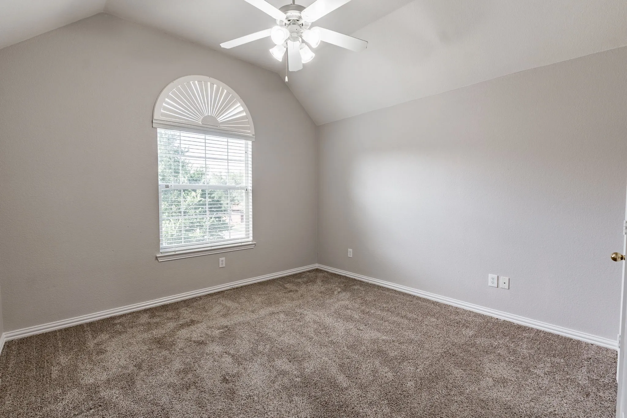 Single Family Residence For Rent in Dallas County , 1100 Cedar Valley Drive, Irving, Texas 75063, 4 Bedroom, 3 Bathroom, 2 Garage spaces, 3,168 Sqft, built in 2004, mls#21298169, Real Estate Agent in Irving, Homes For Rent in Dallas county, Homes For Rent in Irving, Realtor in Irving Texas, Real Estate Brokerage Independent Realty Texas, Luminita Cordes Realtor