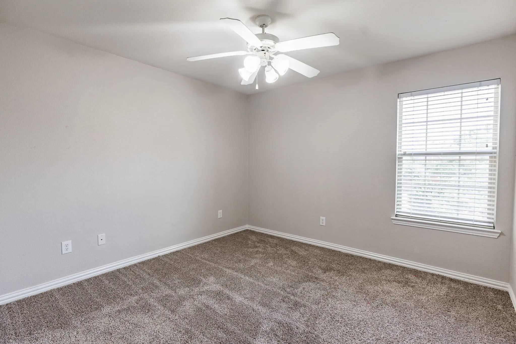 Single Family Residence For Rent in Dallas County , 1100 Cedar Valley Drive, Irving, Texas 75063, 4 Bedroom, 3 Bathroom, 2 Garage spaces, 3,168 Sqft, built in 2004, mls#21298169, Real Estate Agent in Irving, Homes For Rent in Dallas county, Homes For Rent in Irving, Realtor in Irving Texas, Real Estate Brokerage Independent Realty Texas, Luminita Cordes Realtor