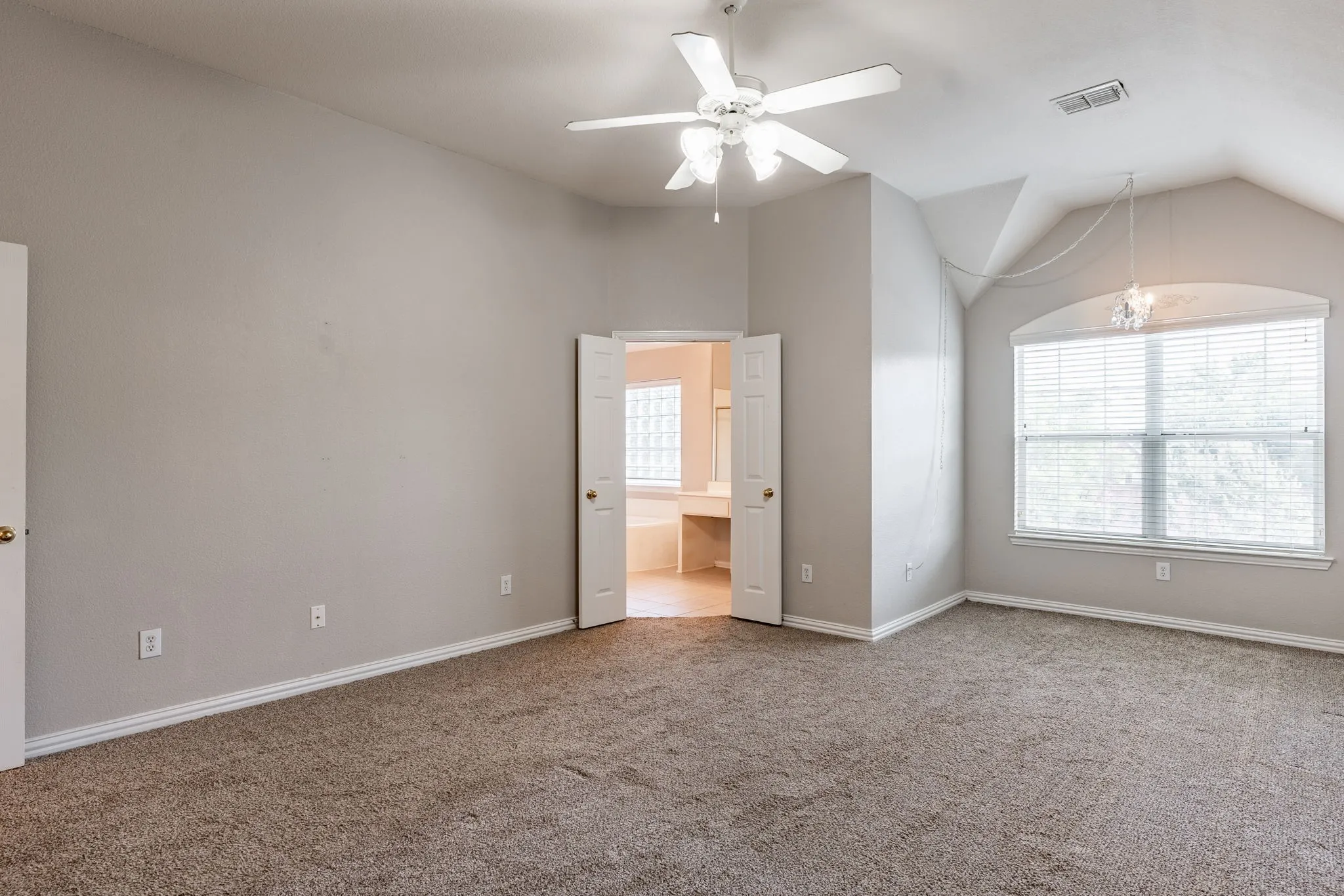 Single Family Residence For Rent in Dallas County , 1100 Cedar Valley Drive, Irving, Texas 75063, 4 Bedroom, 3 Bathroom, 2 Garage spaces, 3,168 Sqft, built in 2004, mls#21298169, Real Estate Agent in Irving, Homes For Rent in Dallas county, Homes For Rent in Irving, Realtor in Irving Texas, Real Estate Brokerage Independent Realty Texas, Luminita Cordes Realtor