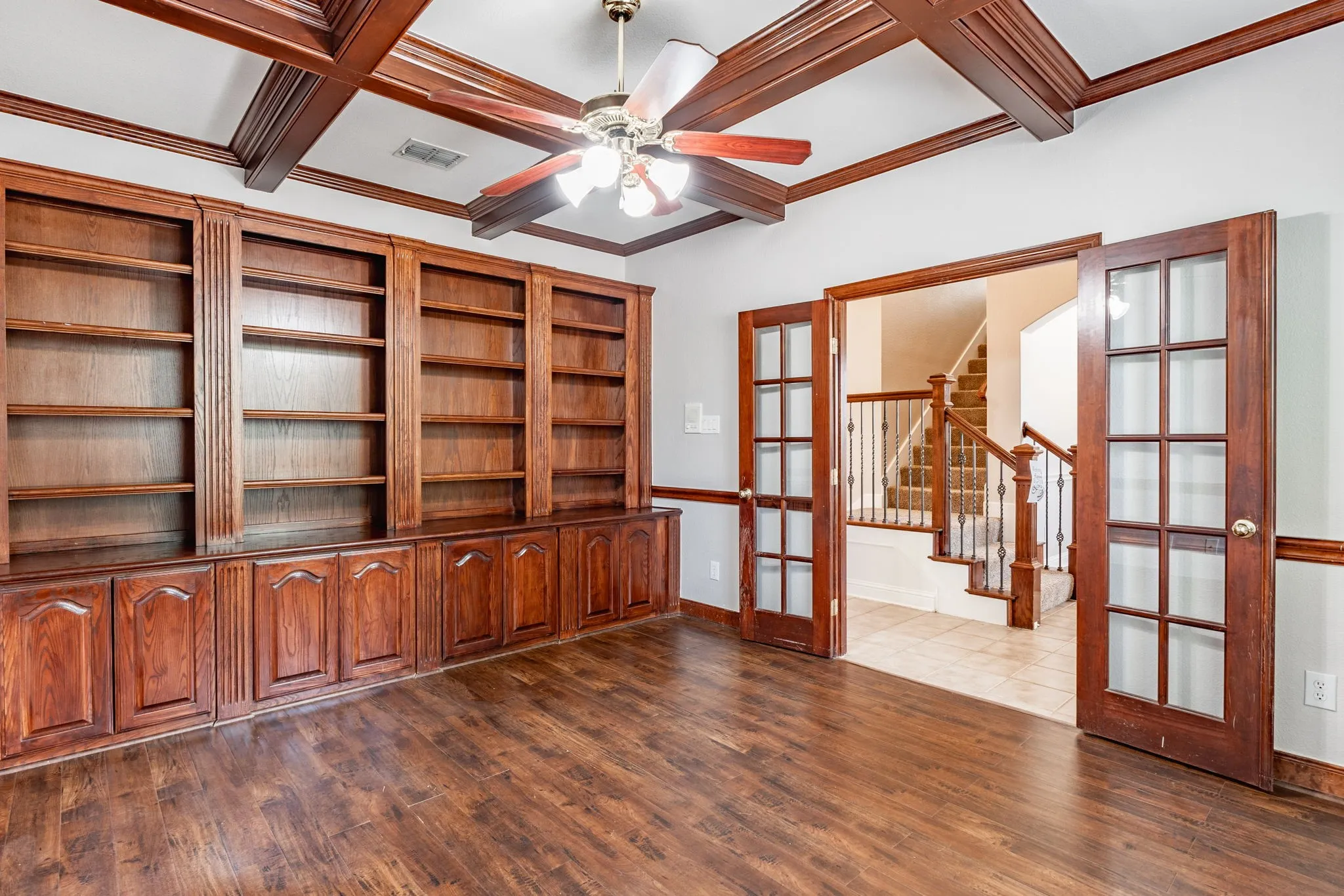 Single Family Residence For Rent in Dallas County , 1100 Cedar Valley Drive, Irving, Texas 75063, 4 Bedroom, 3 Bathroom, 2 Garage spaces, 3,168 Sqft, built in 2004, mls#21298169, Real Estate Agent in Irving, Homes For Rent in Dallas county, Homes For Rent in Irving, Realtor in Irving Texas, Real Estate Brokerage Independent Realty Texas, Luminita Cordes Realtor