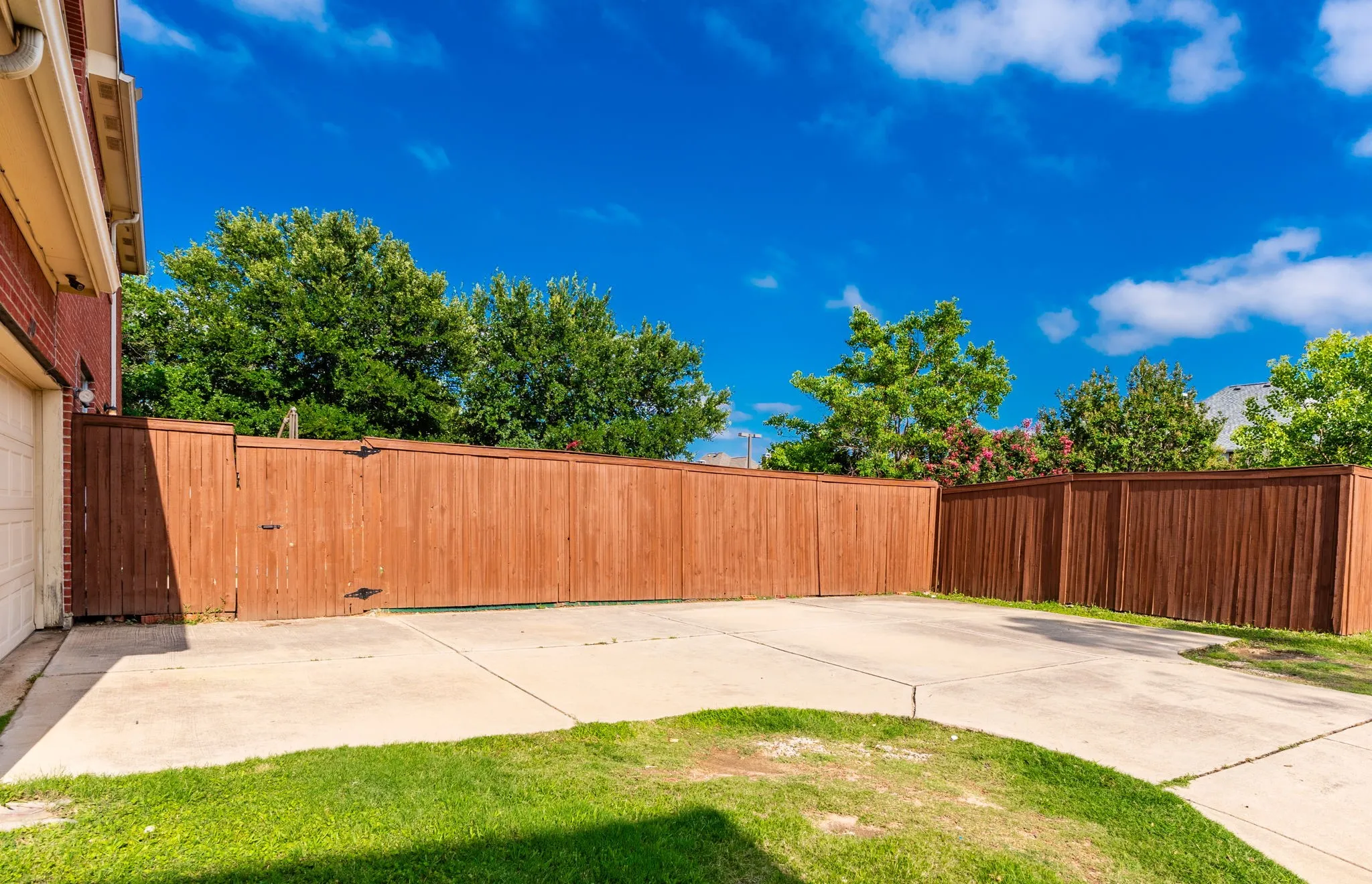 Single Family Residence For Rent in Dallas County , 1100 Cedar Valley Drive, Irving, Texas 75063, 4 Bedroom, 3 Bathroom, 2 Garage spaces, 3,168 Sqft, built in 2004, mls#21298169, Real Estate Agent in Irving, Homes For Rent in Dallas county, Homes For Rent in Irving, Realtor in Irving Texas, Real Estate Brokerage Independent Realty Texas, Luminita Cordes Realtor