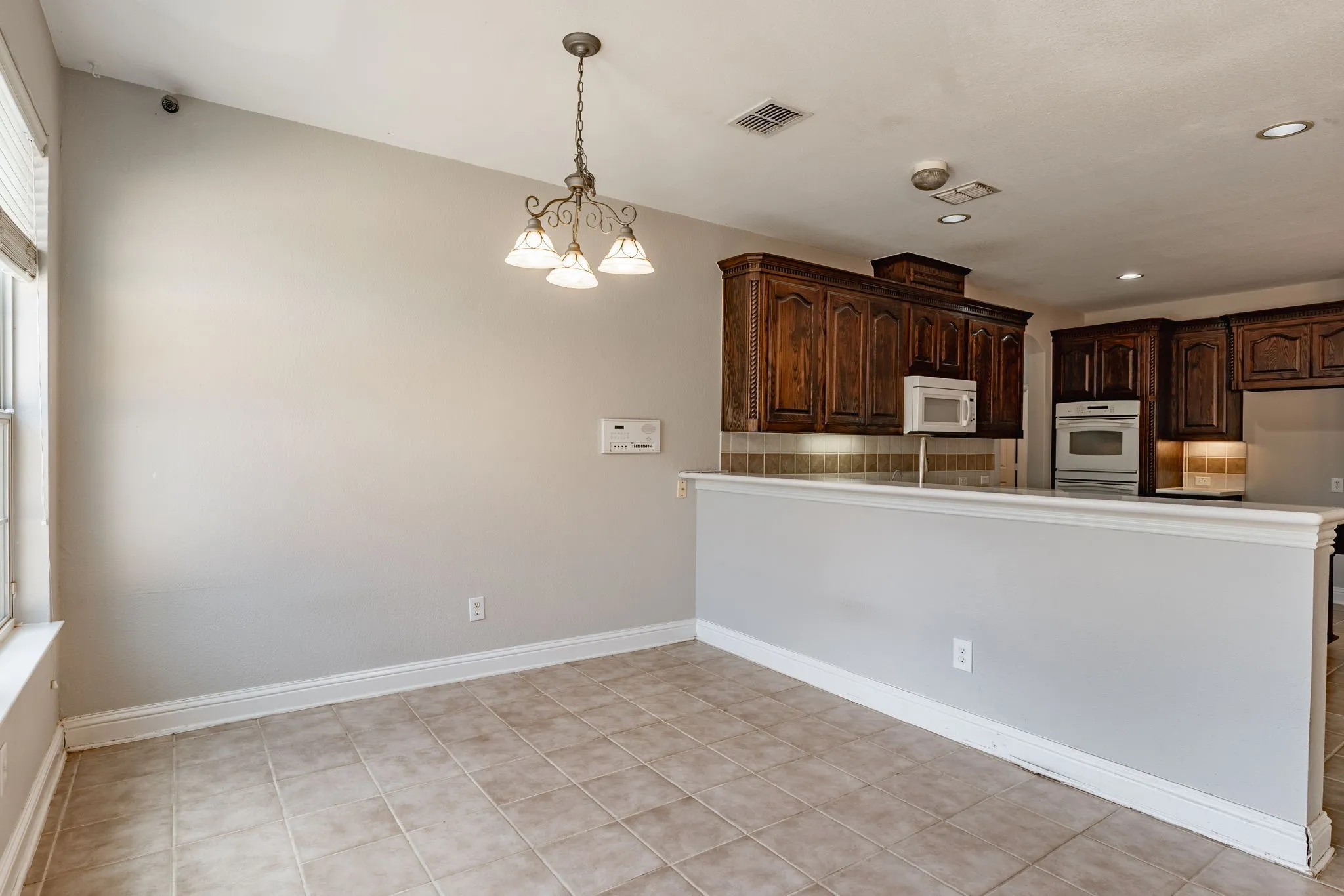 Single Family Residence For Rent in Dallas County , 1100 Cedar Valley Drive, Irving, Texas 75063, 4 Bedroom, 3 Bathroom, 2 Garage spaces, 3,168 Sqft, built in 2004, mls#21298169, Real Estate Agent in Irving, Homes For Rent in Dallas county, Homes For Rent in Irving, Realtor in Irving Texas, Real Estate Brokerage Independent Realty Texas, Luminita Cordes Realtor