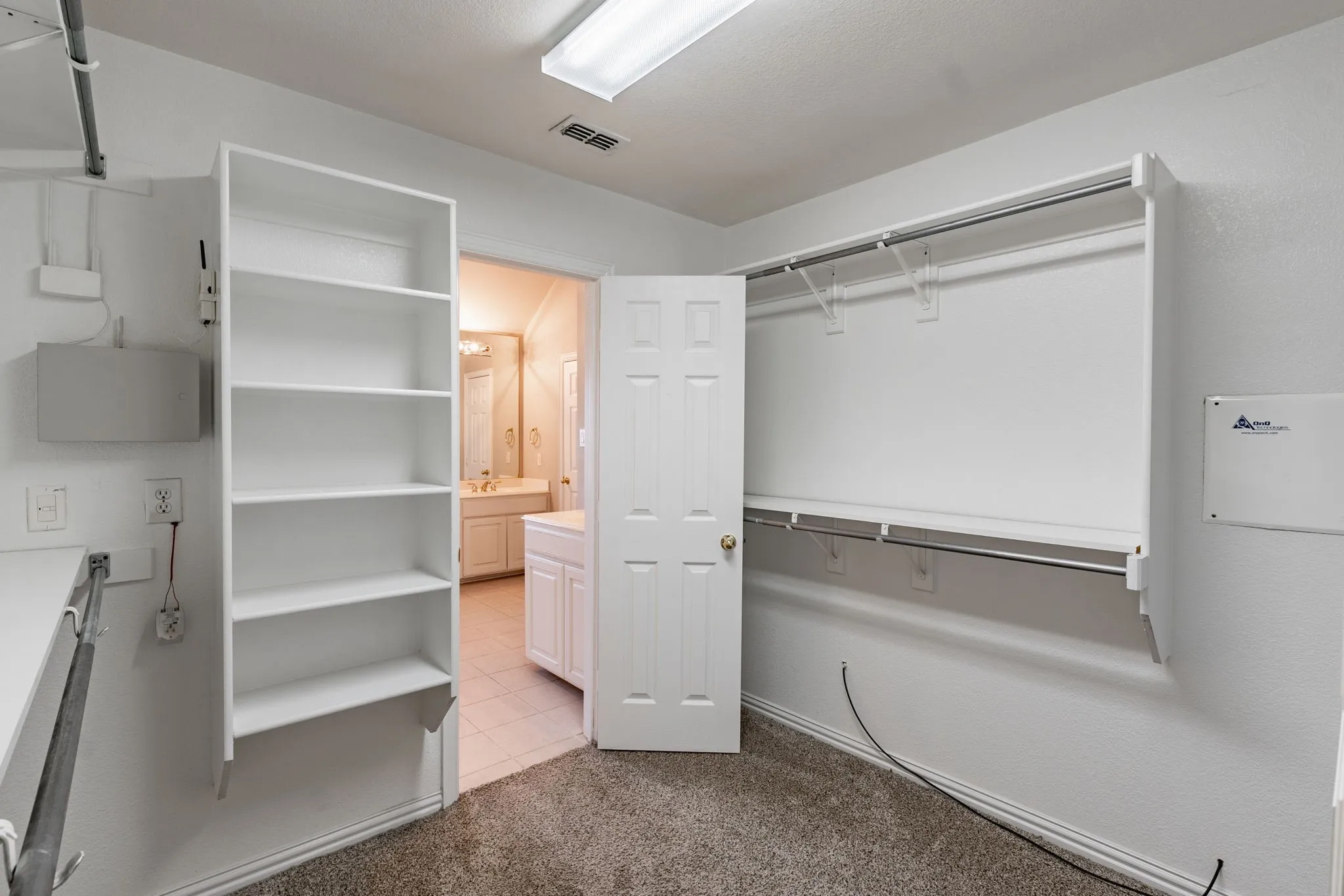 Single Family Residence For Rent in Dallas County , 1100 Cedar Valley Drive, Irving, Texas 75063, 4 Bedroom, 3 Bathroom, 2 Garage spaces, 3,168 Sqft, built in 2004, mls#21298169, Real Estate Agent in Irving, Homes For Rent in Dallas county, Homes For Rent in Irving, Realtor in Irving Texas, Real Estate Brokerage Independent Realty Texas, Luminita Cordes Realtor