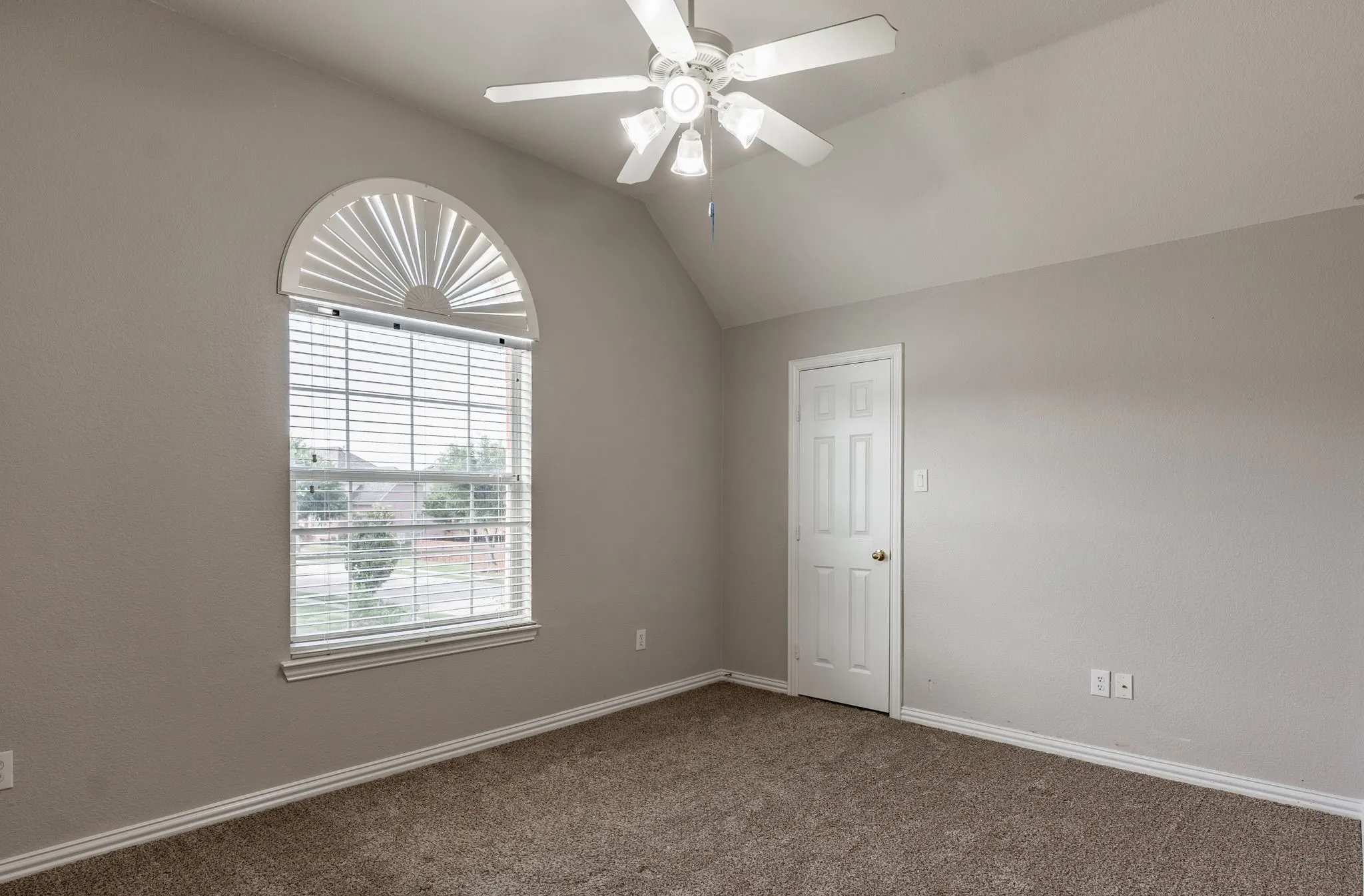 Single Family Residence For Rent in Dallas County , 1100 Cedar Valley Drive, Irving, Texas 75063, 4 Bedroom, 3 Bathroom, 2 Garage spaces, 3,168 Sqft, built in 2004, mls#21298169, Real Estate Agent in Irving, Homes For Rent in Dallas county, Homes For Rent in Irving, Realtor in Irving Texas, Real Estate Brokerage Independent Realty Texas, Luminita Cordes Realtor