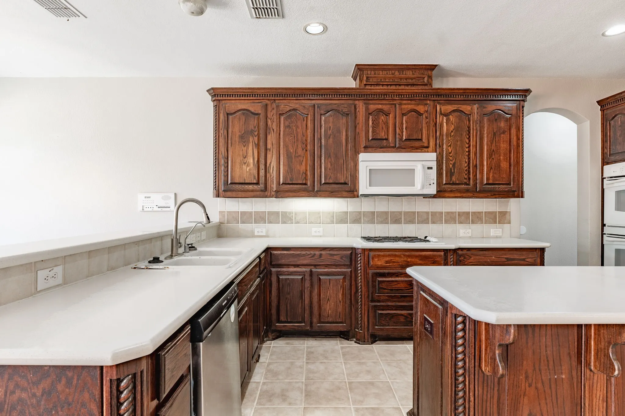 Single Family Residence For Rent in Dallas County , 1100 Cedar Valley Drive, Irving, Texas 75063, 4 Bedroom, 3 Bathroom, 2 Garage spaces, 3,168 Sqft, built in 2004, mls#21298169, Real Estate Agent in Irving, Homes For Rent in Dallas county, Homes For Rent in Irving, Realtor in Irving Texas, Real Estate Brokerage Independent Realty Texas, Luminita Cordes Realtor