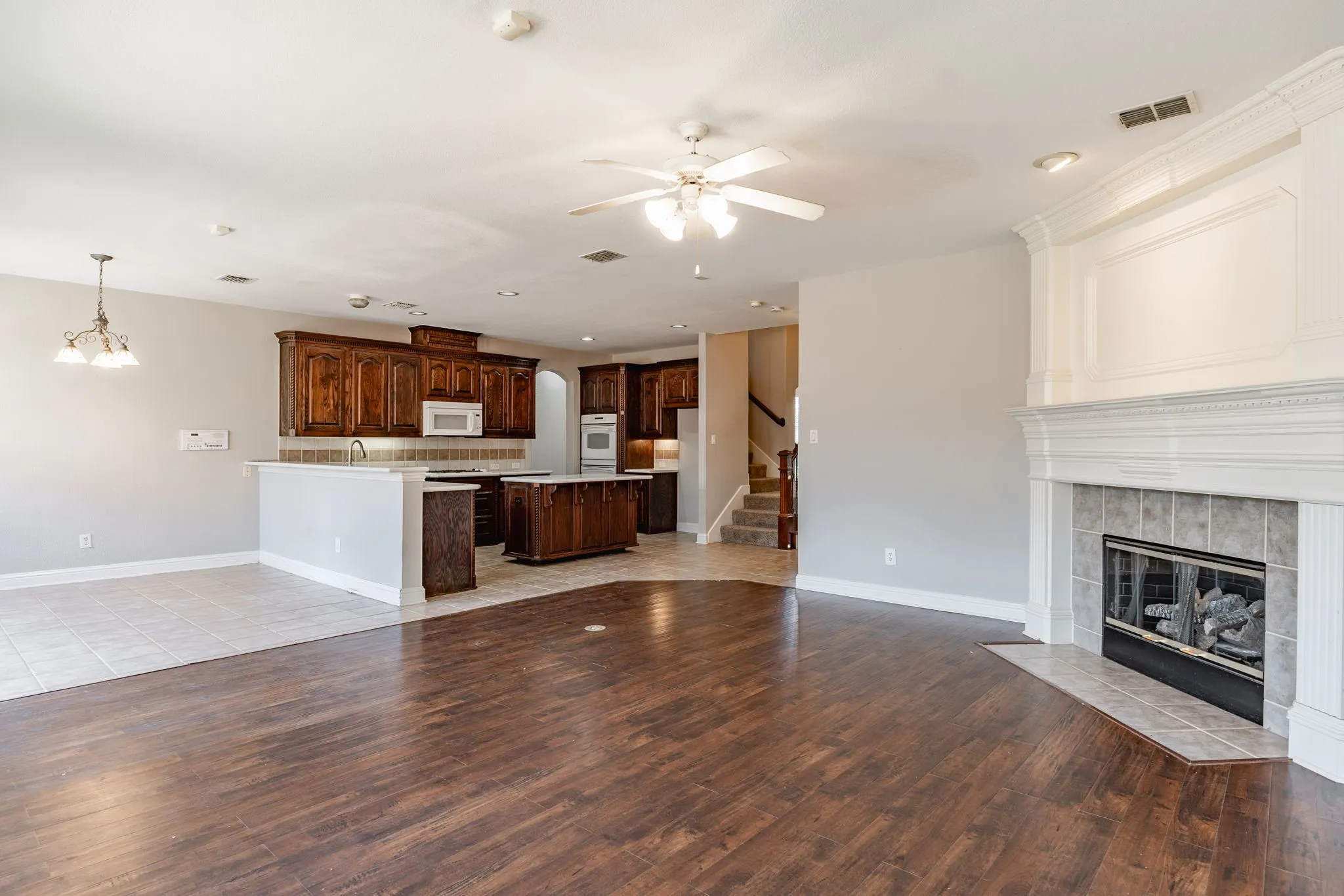 Single Family Residence For Rent in Dallas County , 1100 Cedar Valley Drive, Irving, Texas 75063, 4 Bedroom, 3 Bathroom, 2 Garage spaces, 3,168 Sqft, built in 2004, mls#21298169, Real Estate Agent in Irving, Homes For Rent in Dallas county, Homes For Rent in Irving, Realtor in Irving Texas, Real Estate Brokerage Independent Realty Texas, Luminita Cordes Realtor