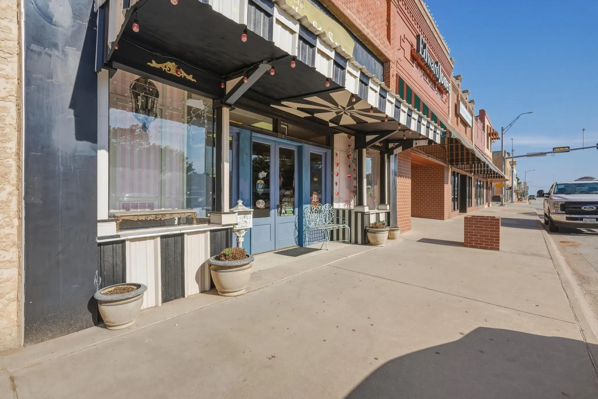 Office For Sale in Jones County , 110 S Swenson Street, Stamford, Texas 79553, 0, 0, Garage spaces, 0 Sqft, built in 1920, mls#21297591, Real Estate Agent in Stamford, Homes For Sale in Jones county, Homes For Sale in Stamford, Realtor in Stamford Texas, Real Estate Brokerage Independent Realty Texas, Luminita Cordes Realtor